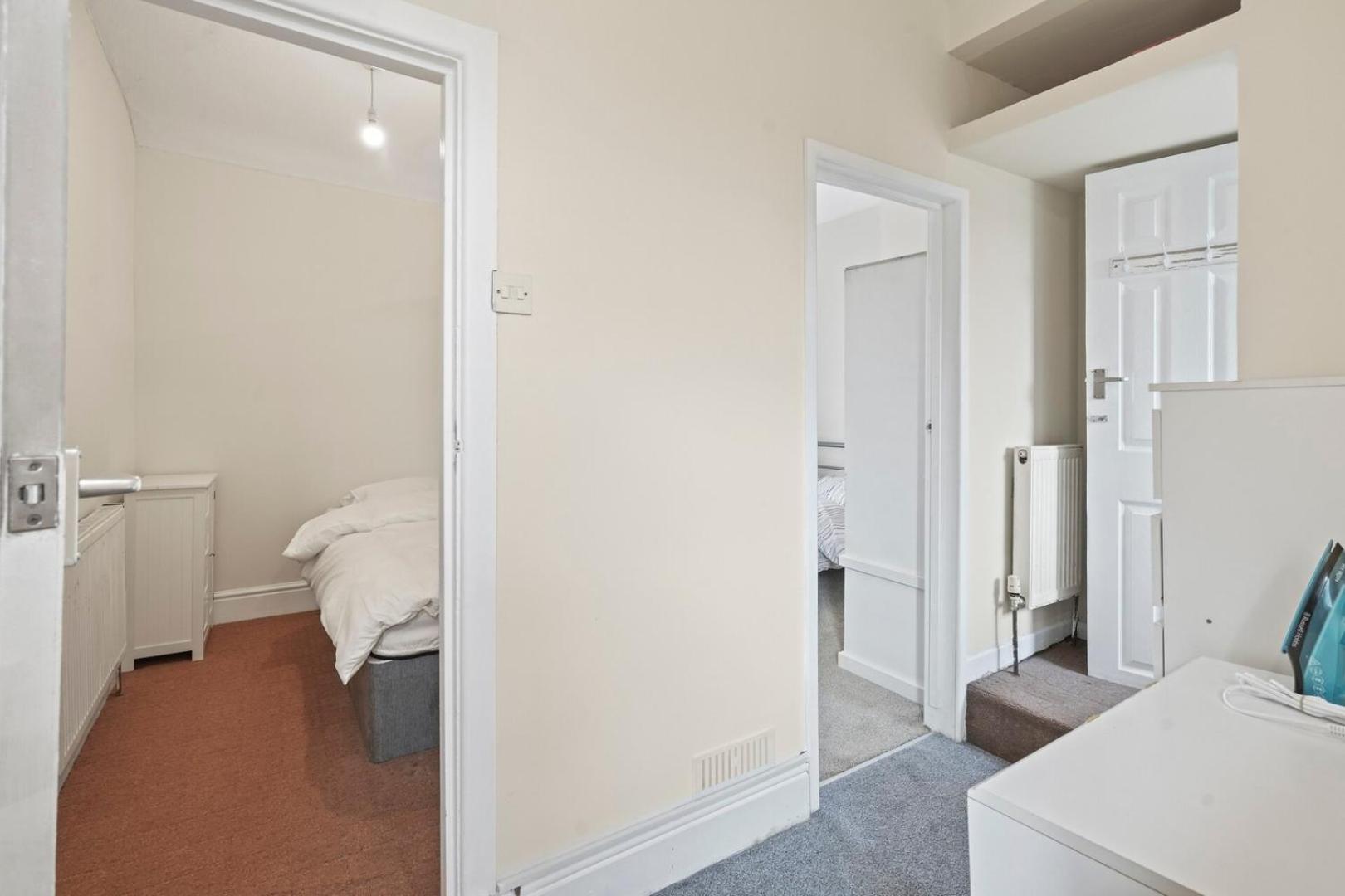 Two-Bedroom House photo 3
