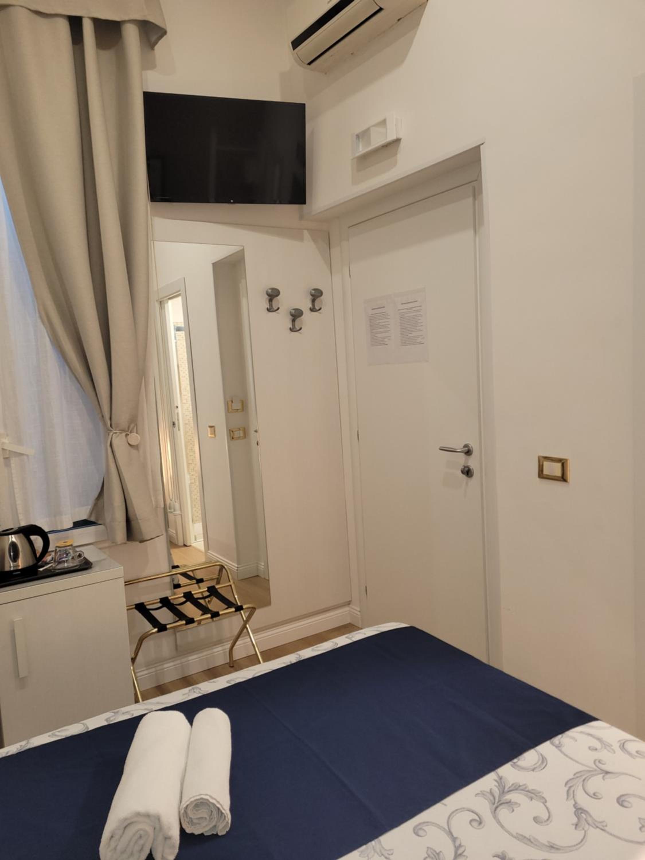 Single Room photo 2