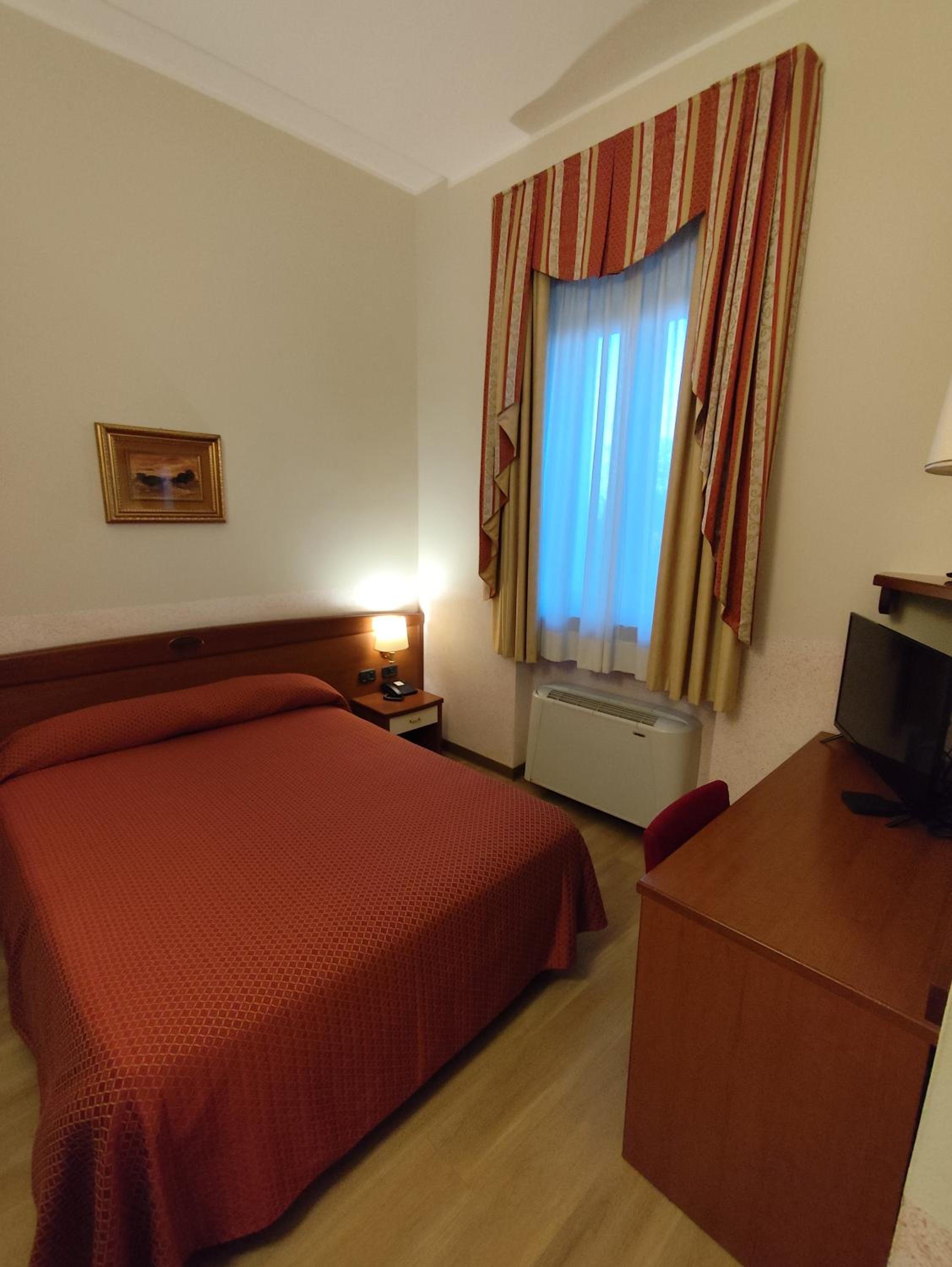 Double Room - Photo 4