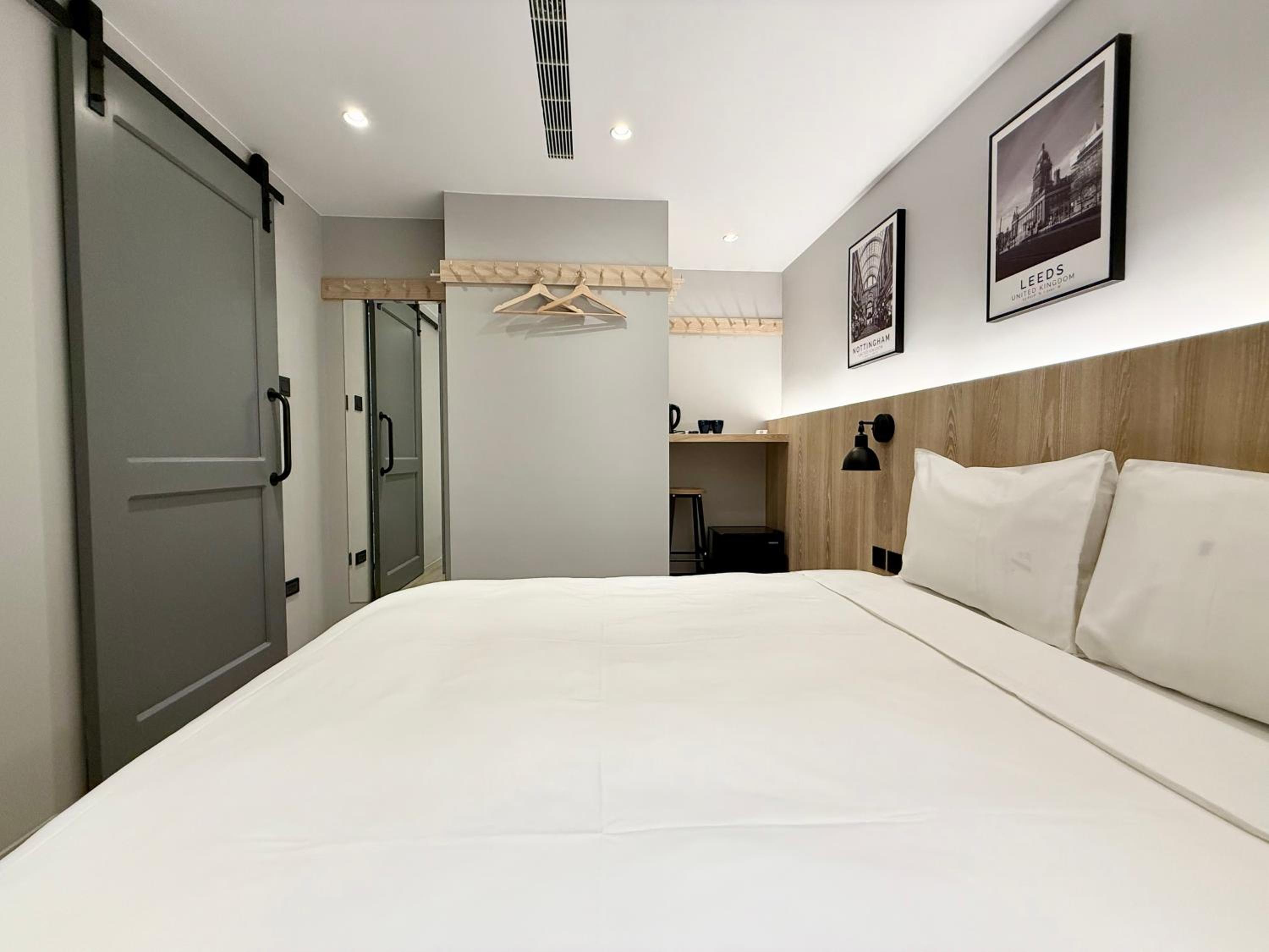 Budget Double Room without Window photo 3