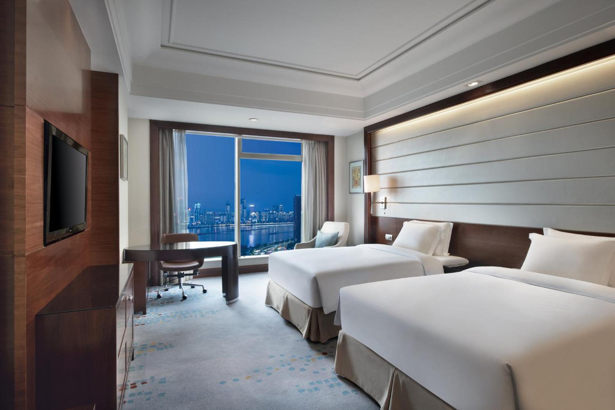 Standard Twin Room with River View - Photo 4