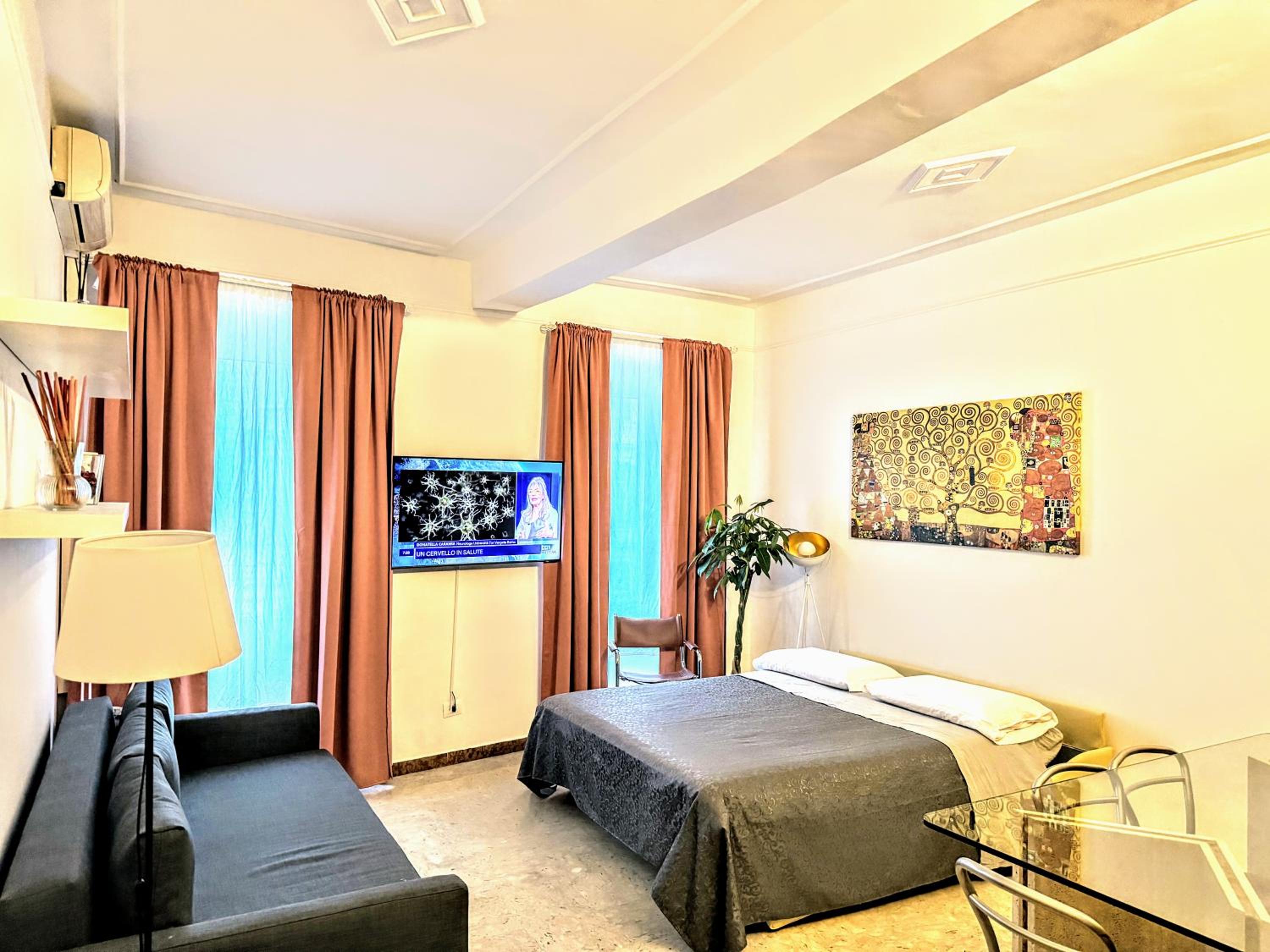 Deluxe One-Bedroom Apartment