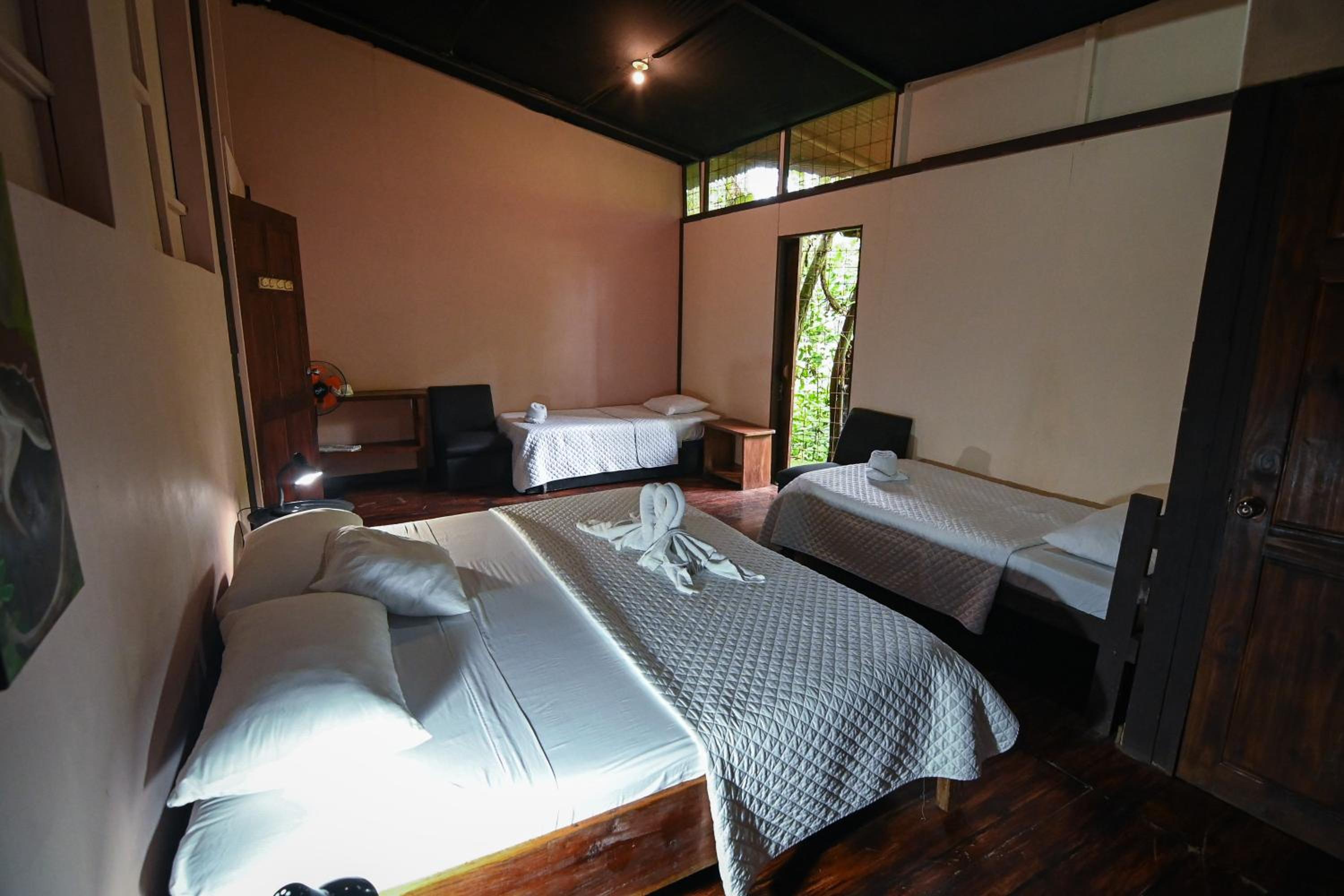 Quadruple Room with Private Bathroom photo 1