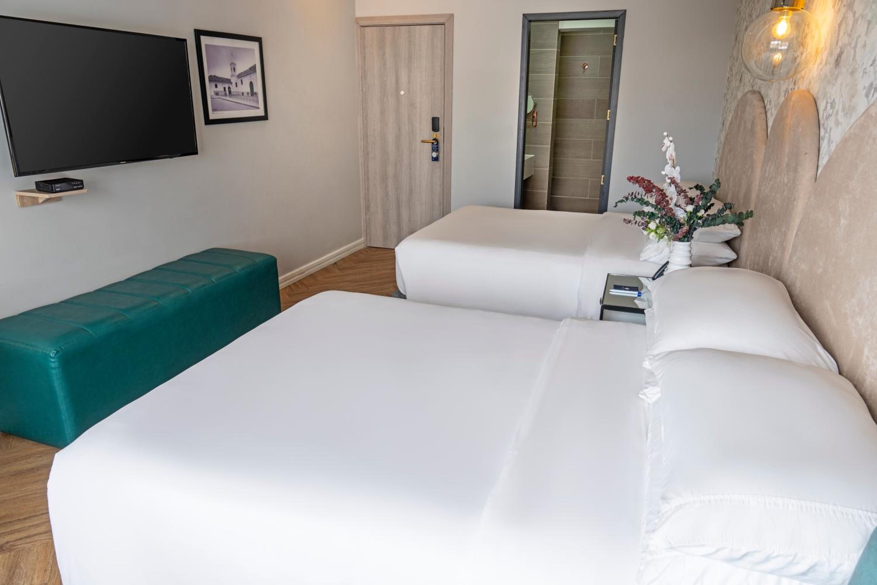 2 Double Beds-Premium Room photo 2