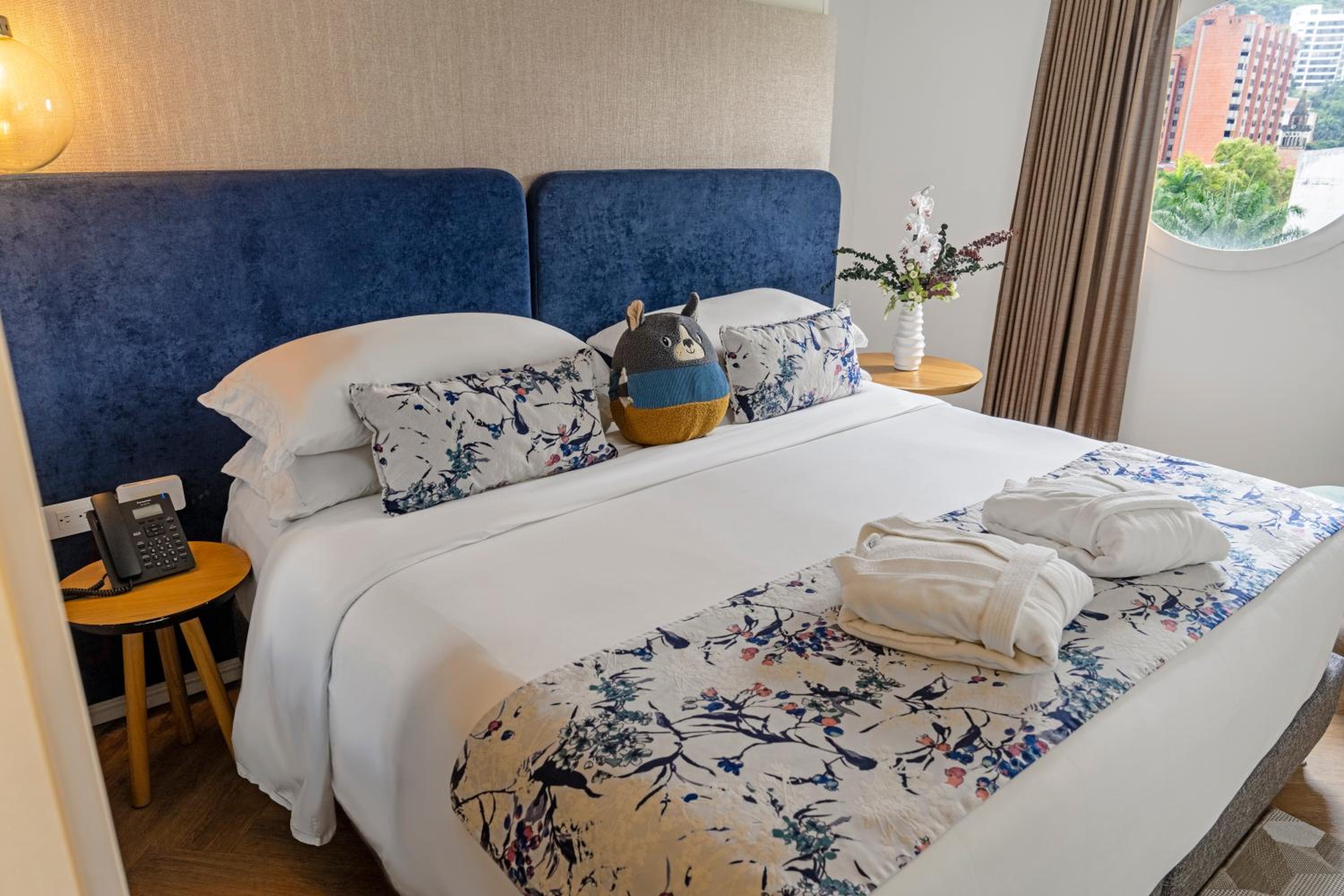 1 King Bed Suite with Balcony photo 1