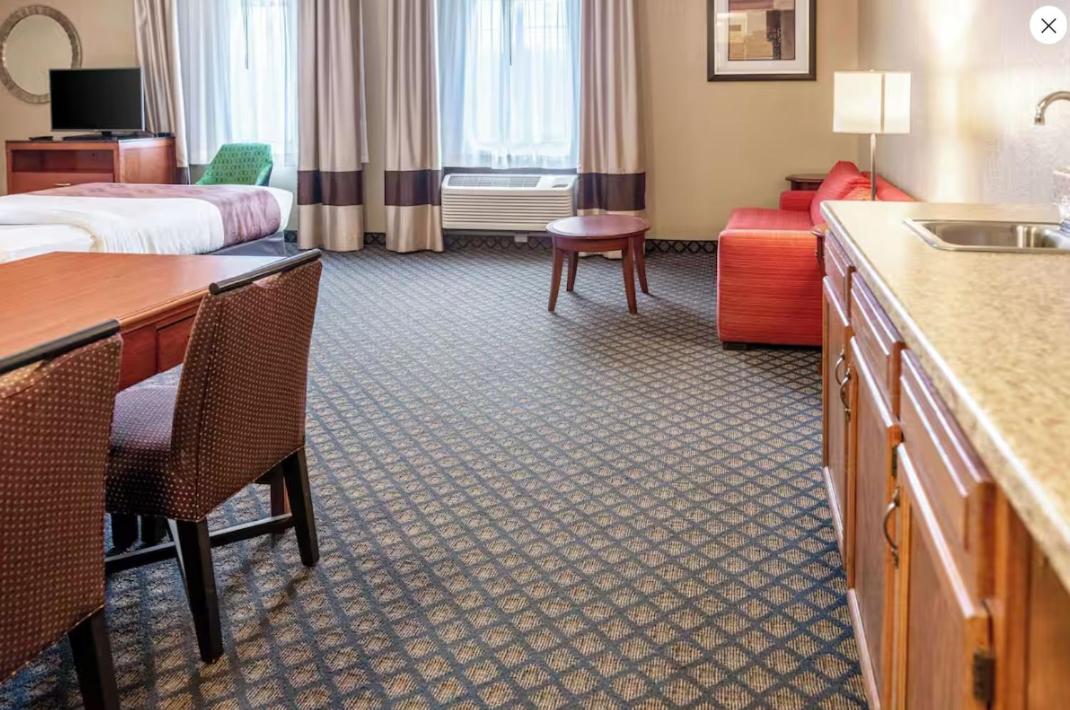 Superior Room with Two Queen Beds - Non-Smoking - Photo 6