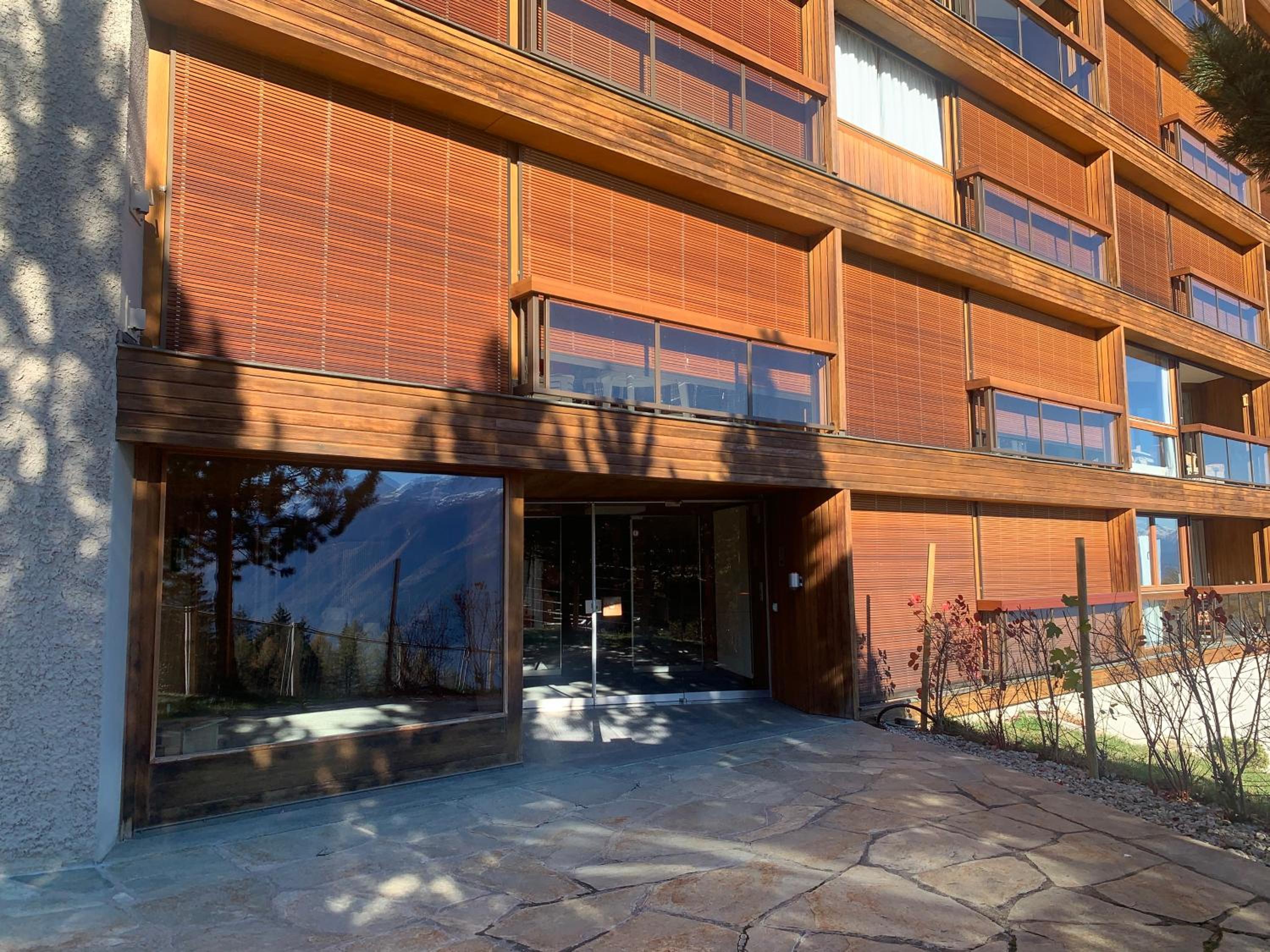 Three-Bedroom Apartment With Mountain View photo 3