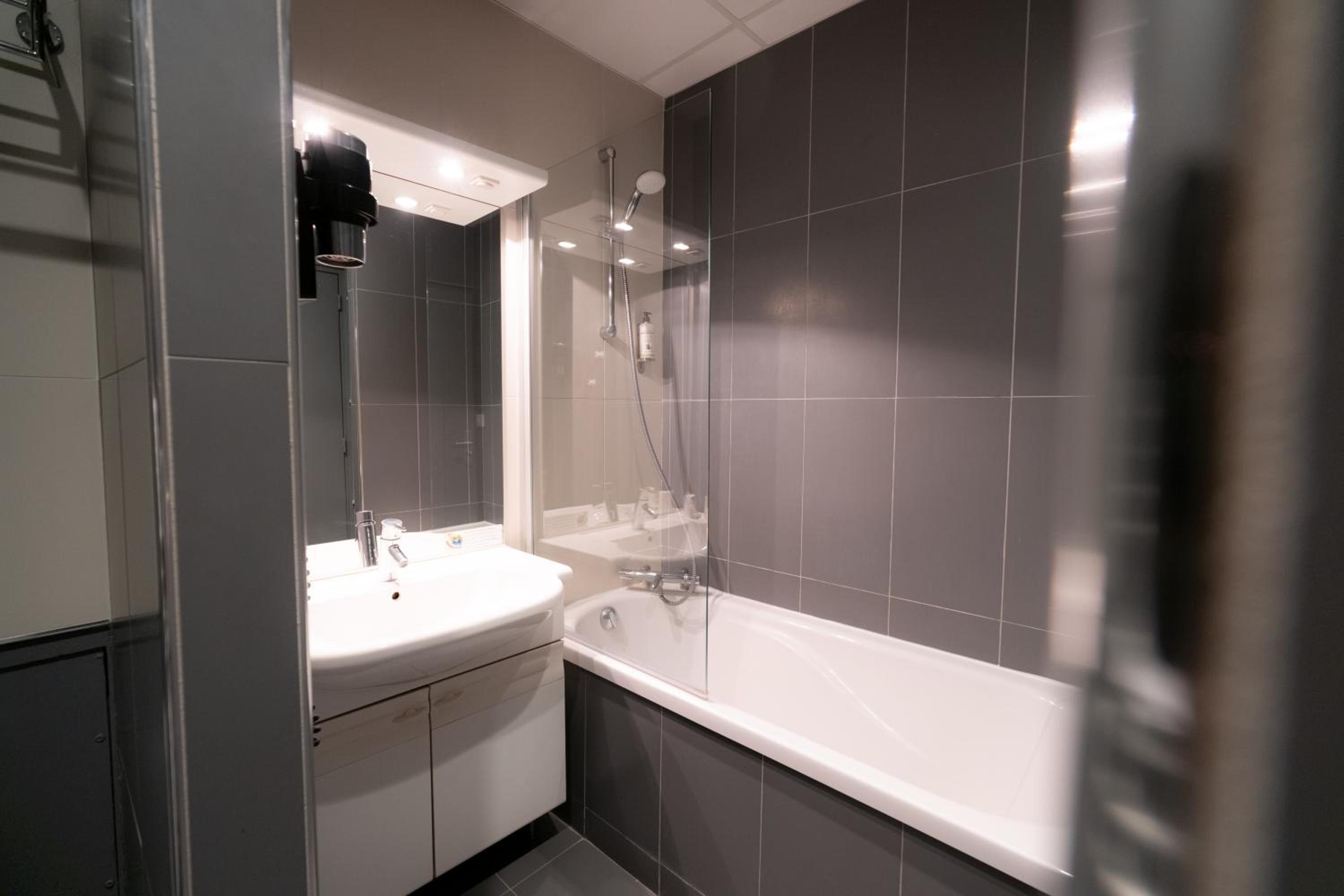 Superior Double or Twin Room - Photo 2