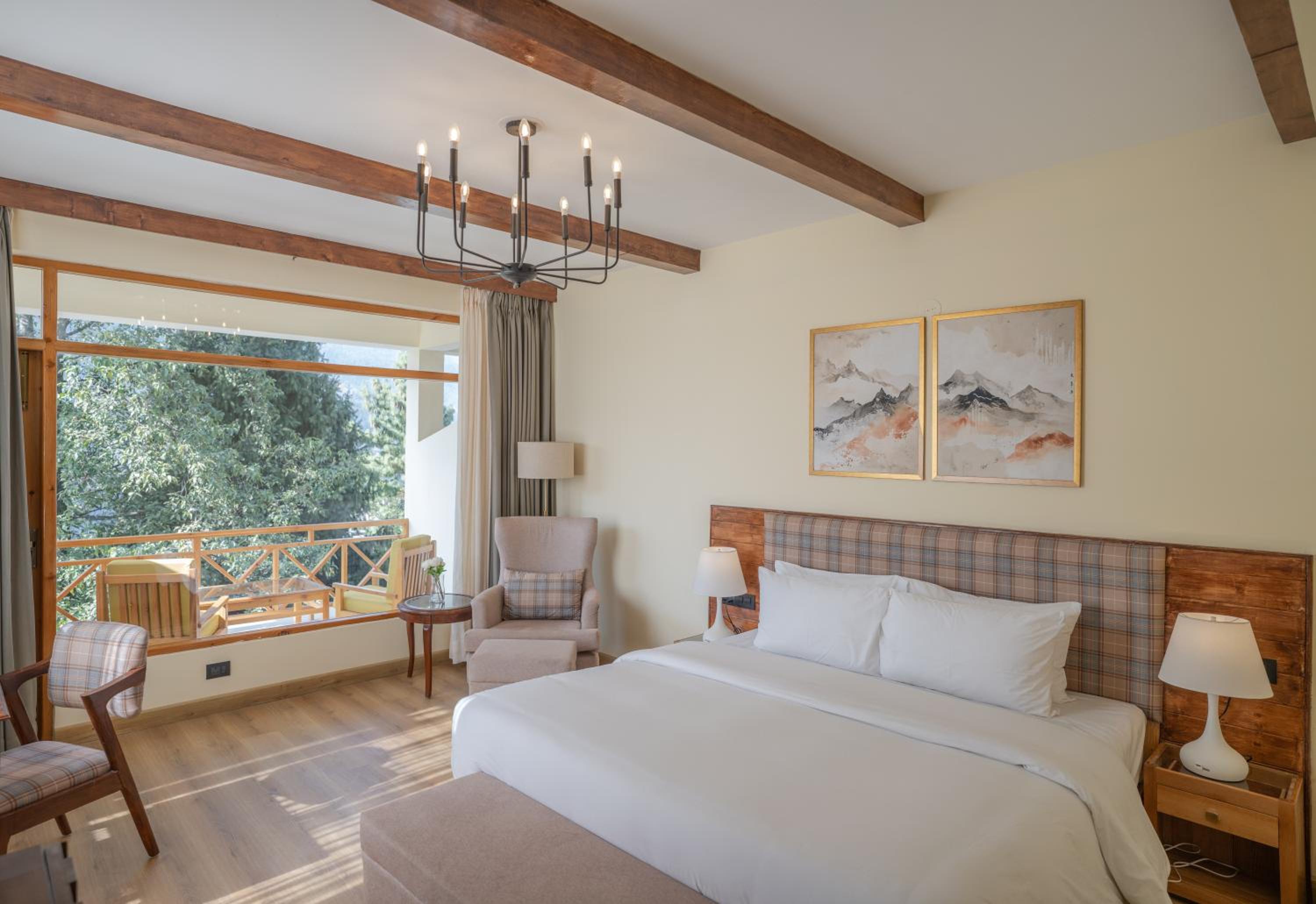 Superior King Room - Photo 7