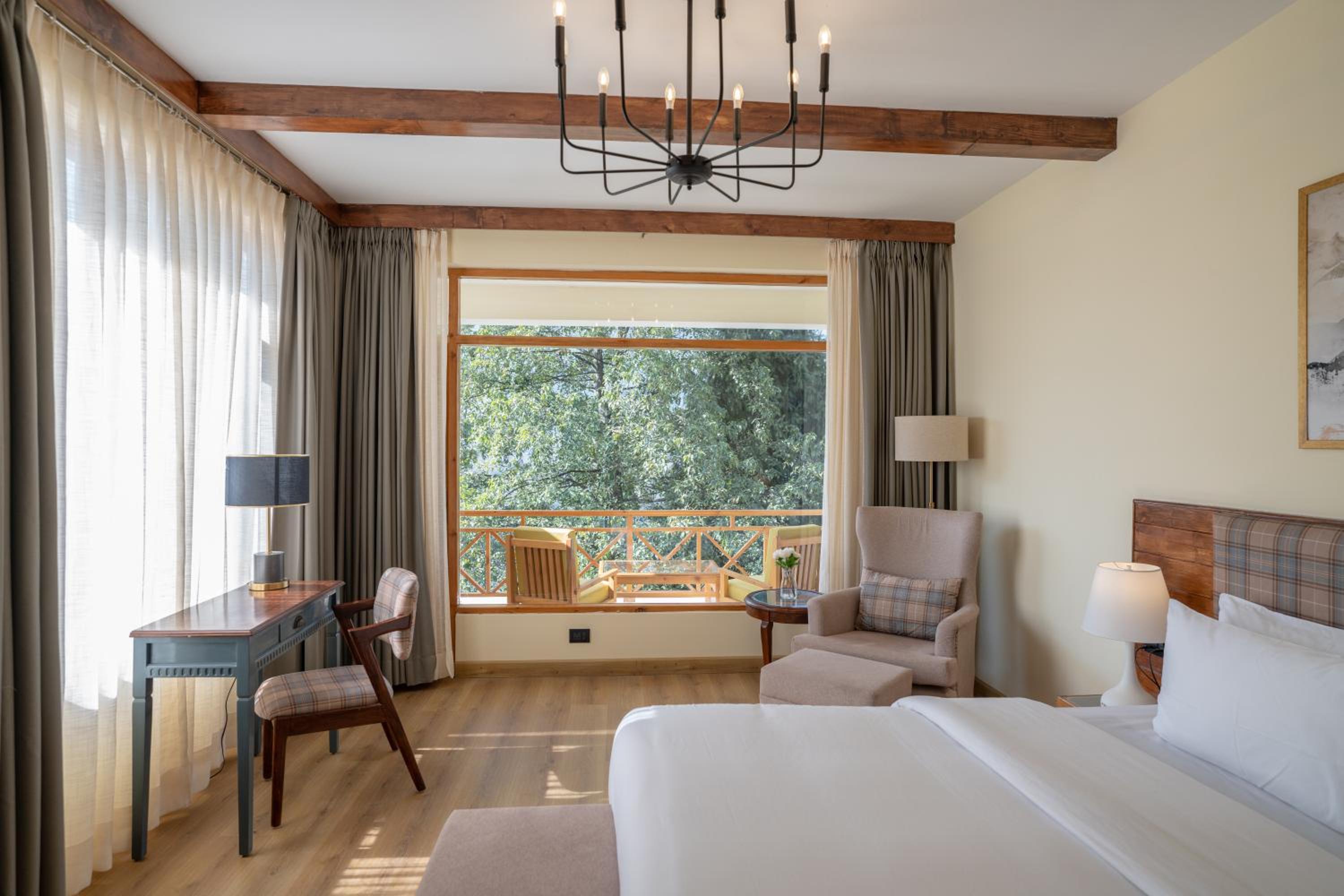 Superior King Room - Photo 6