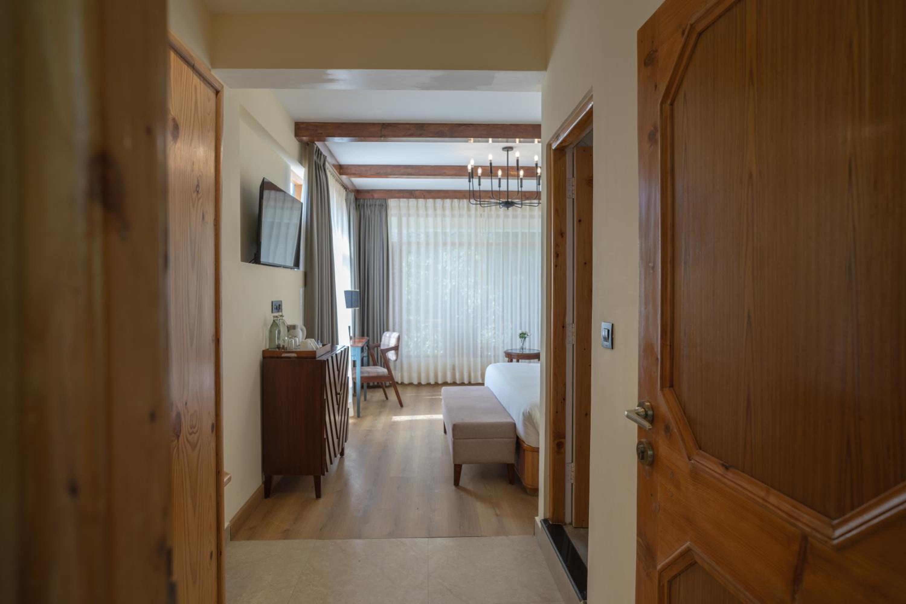 Superior King Room - Photo 5