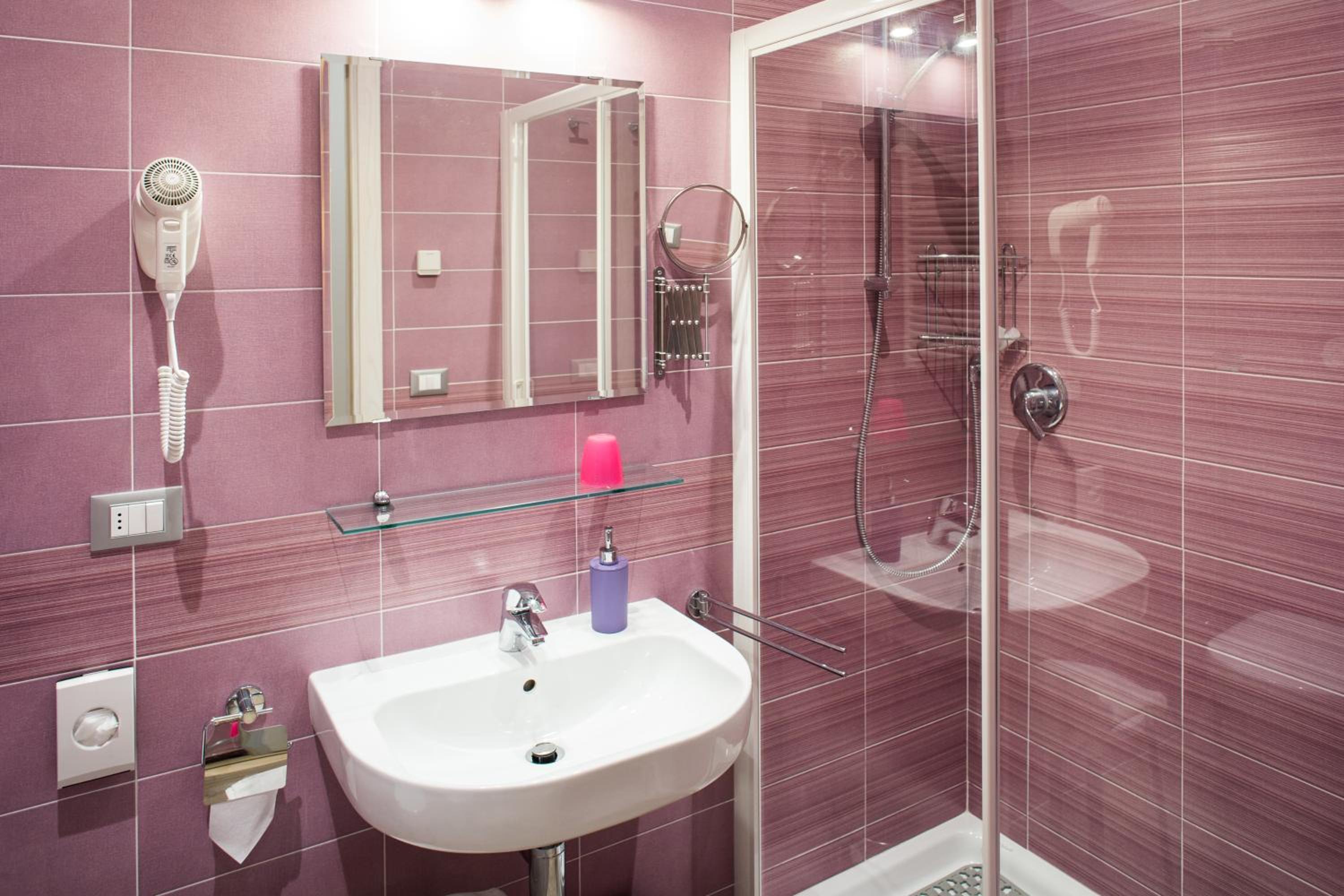 Double or Twin Room with Private Bathroom photo 2