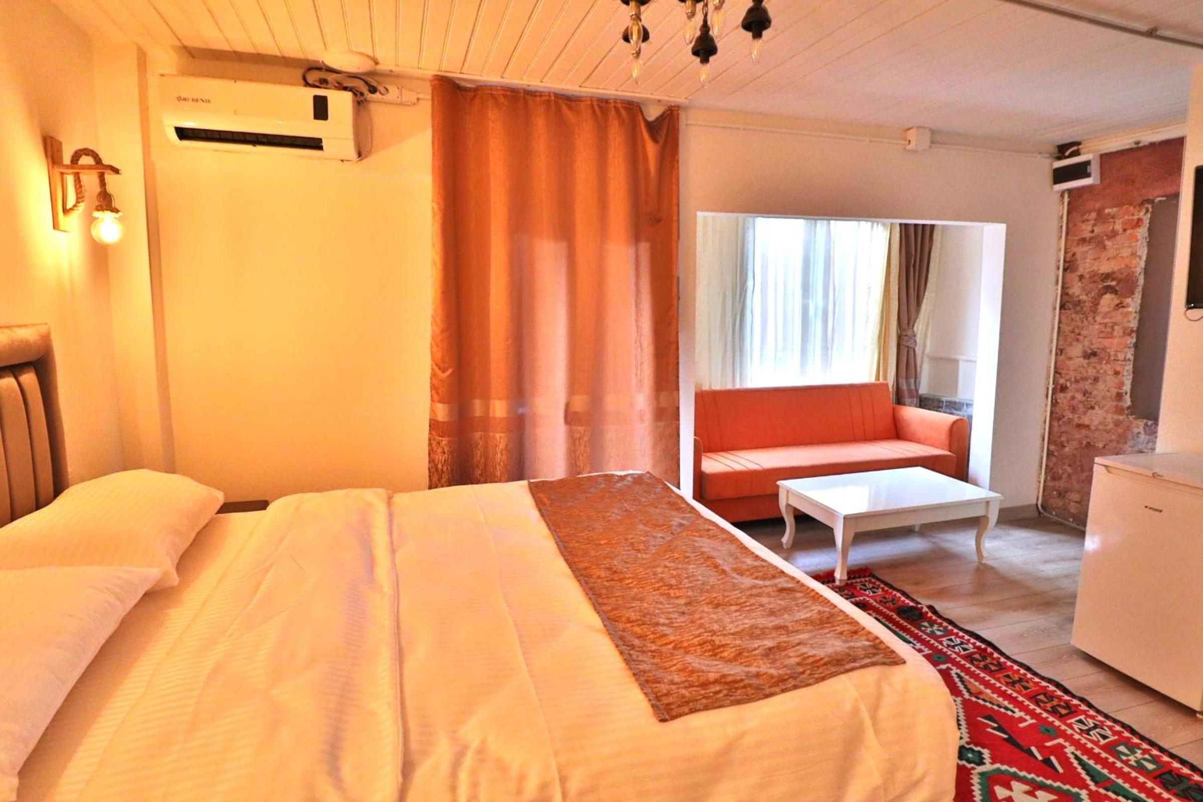 Double Room With Balcony (3 Adults) photo 2