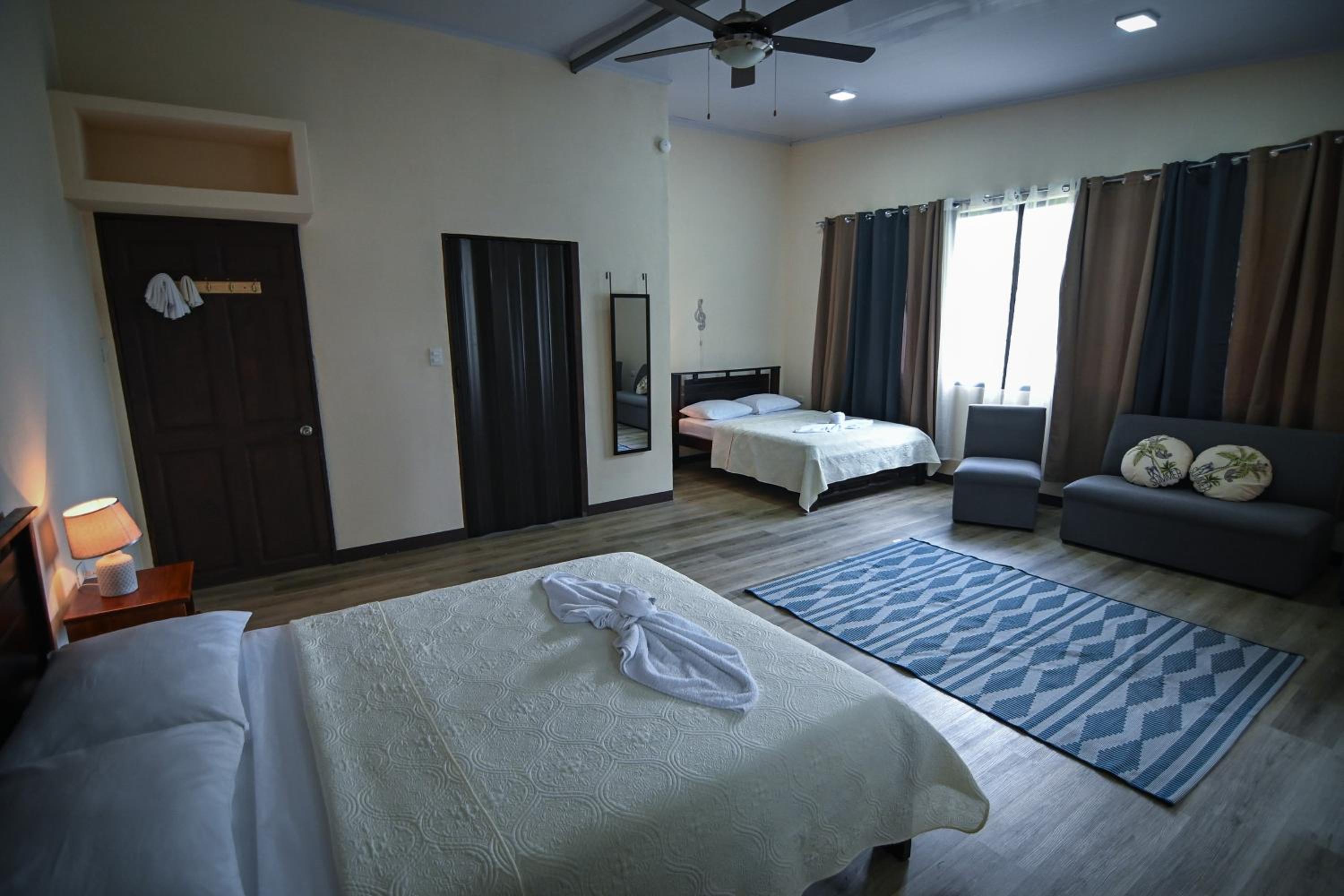 Deluxe Family Suite photo 2