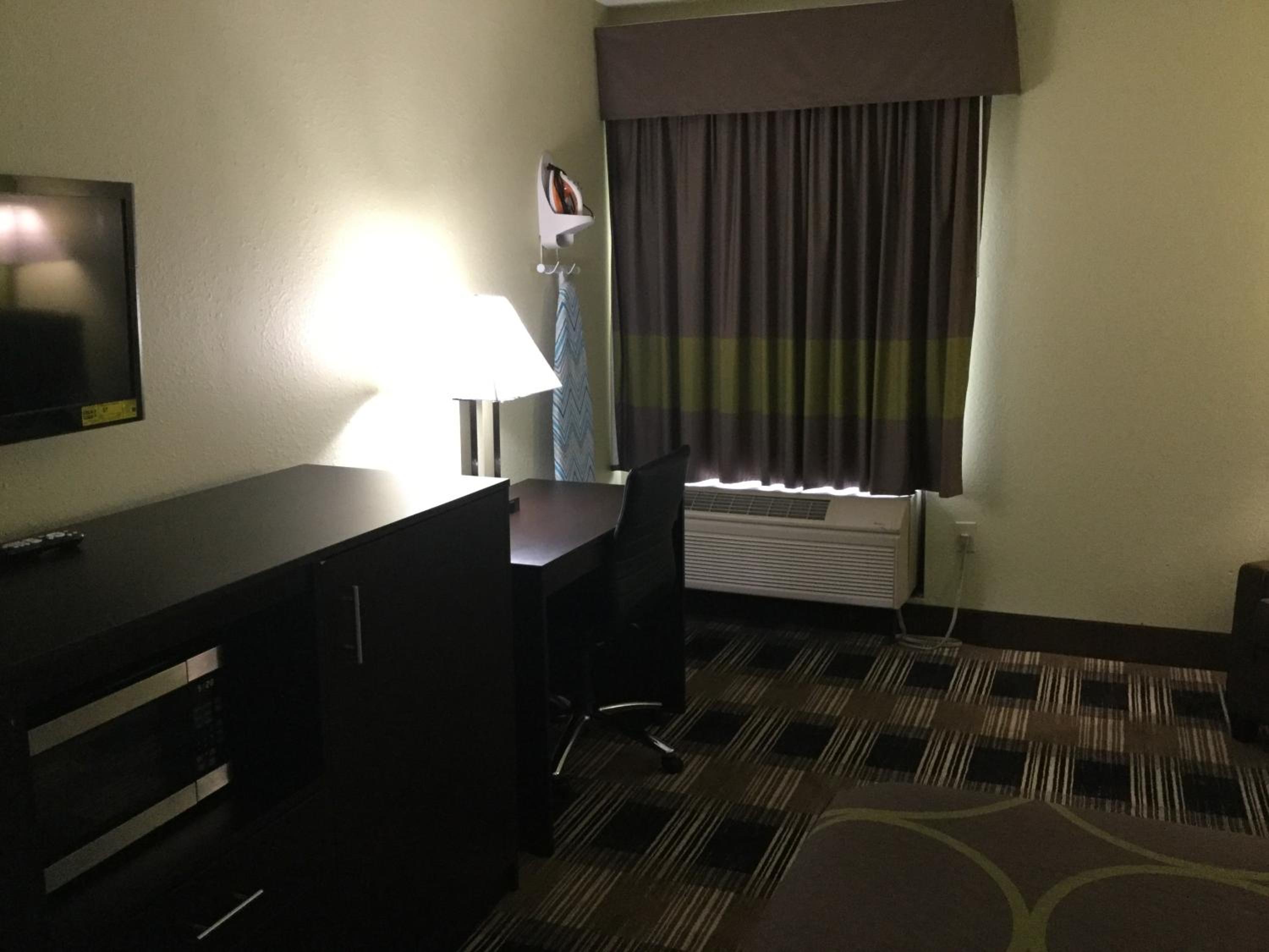 King Room - Non-Smoking - Photo 1