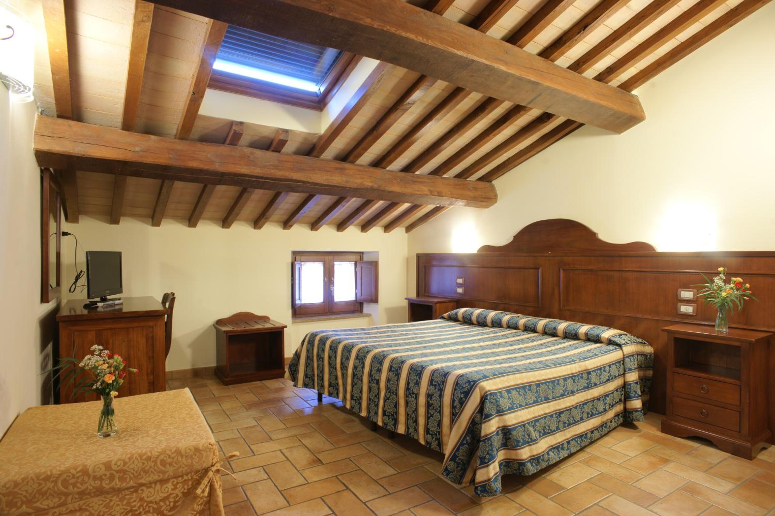 Double Room - Photo 12