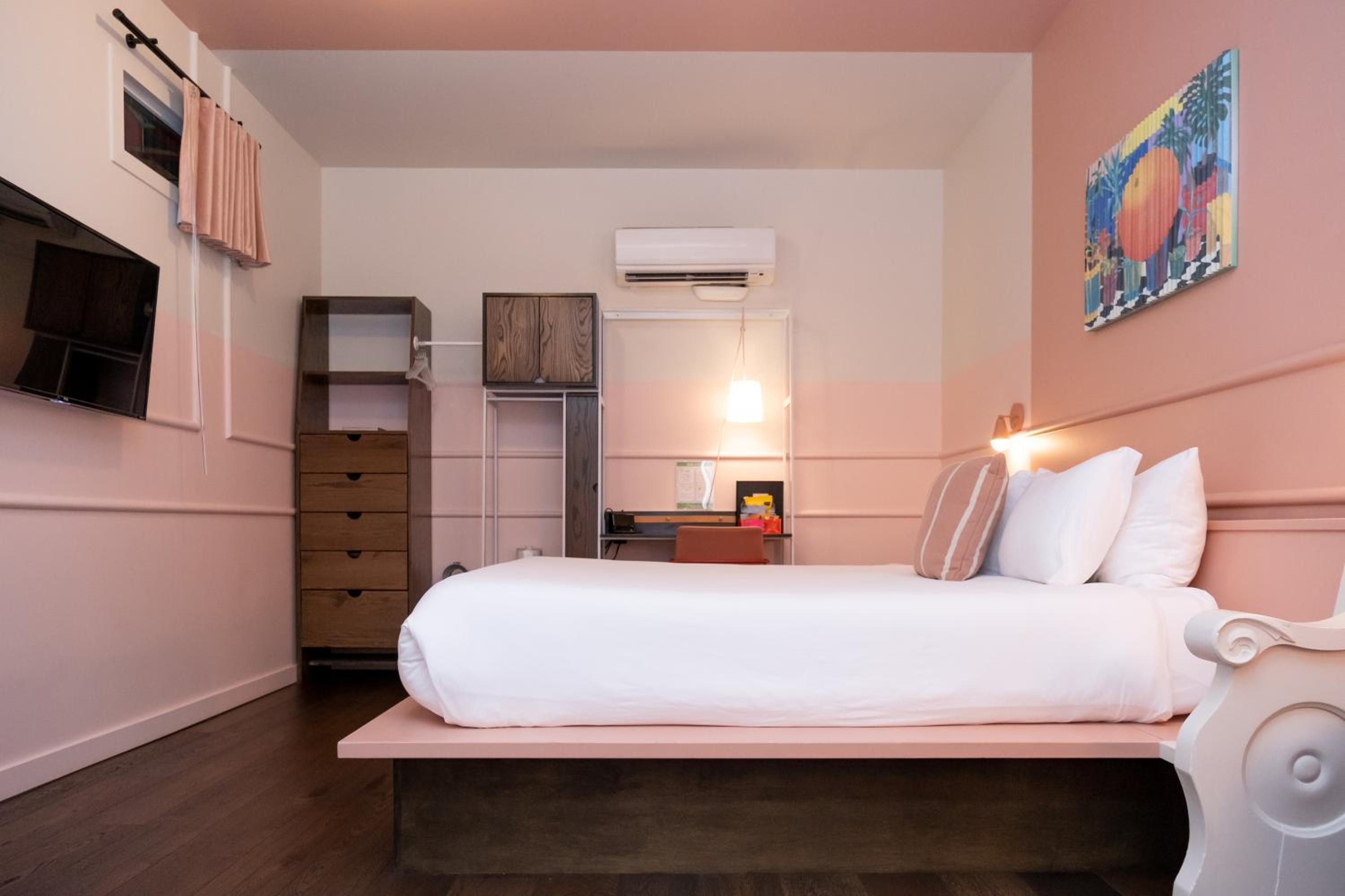 Room 1:1 - Interior King