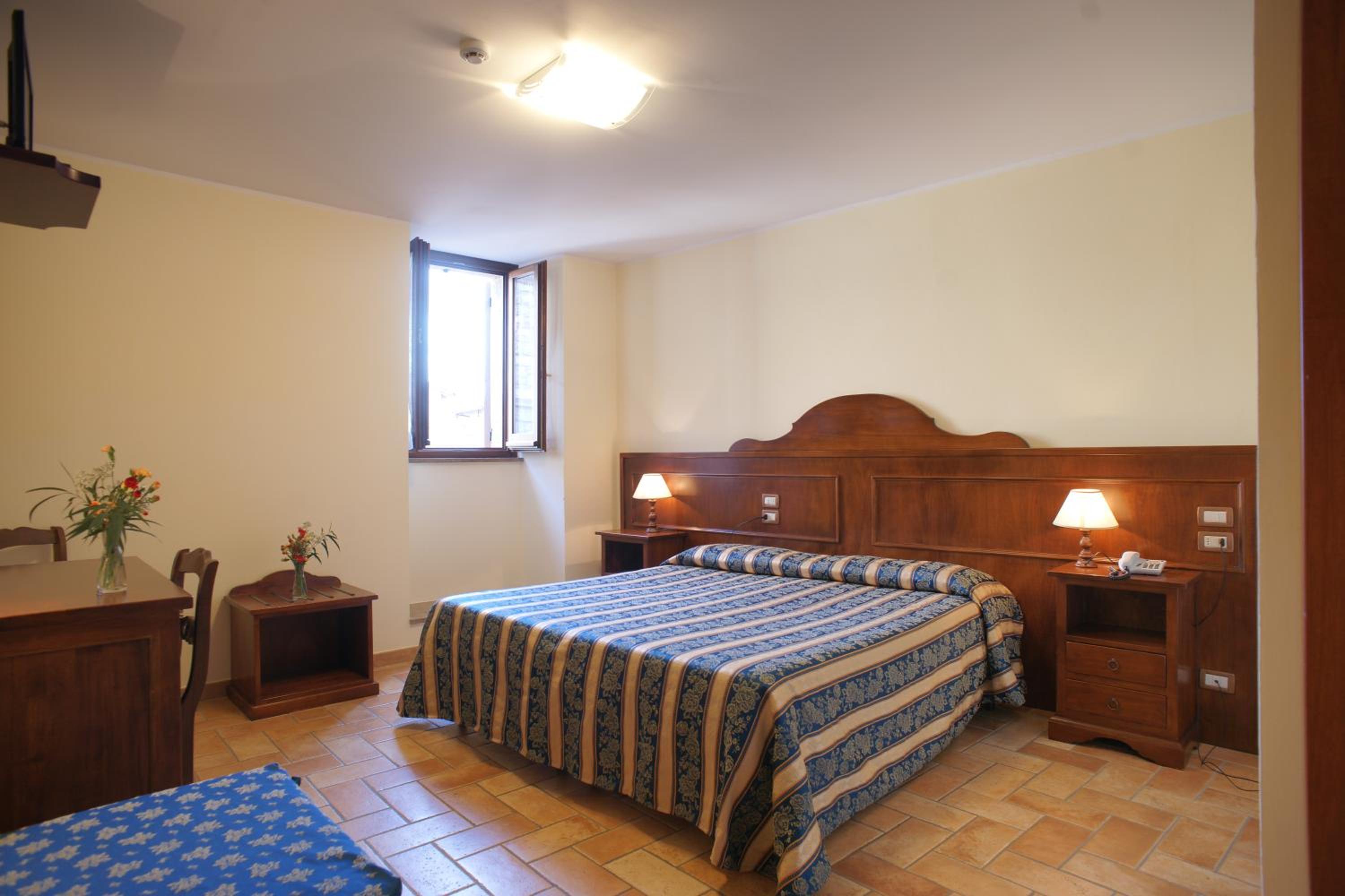 Double Room - Photo 9