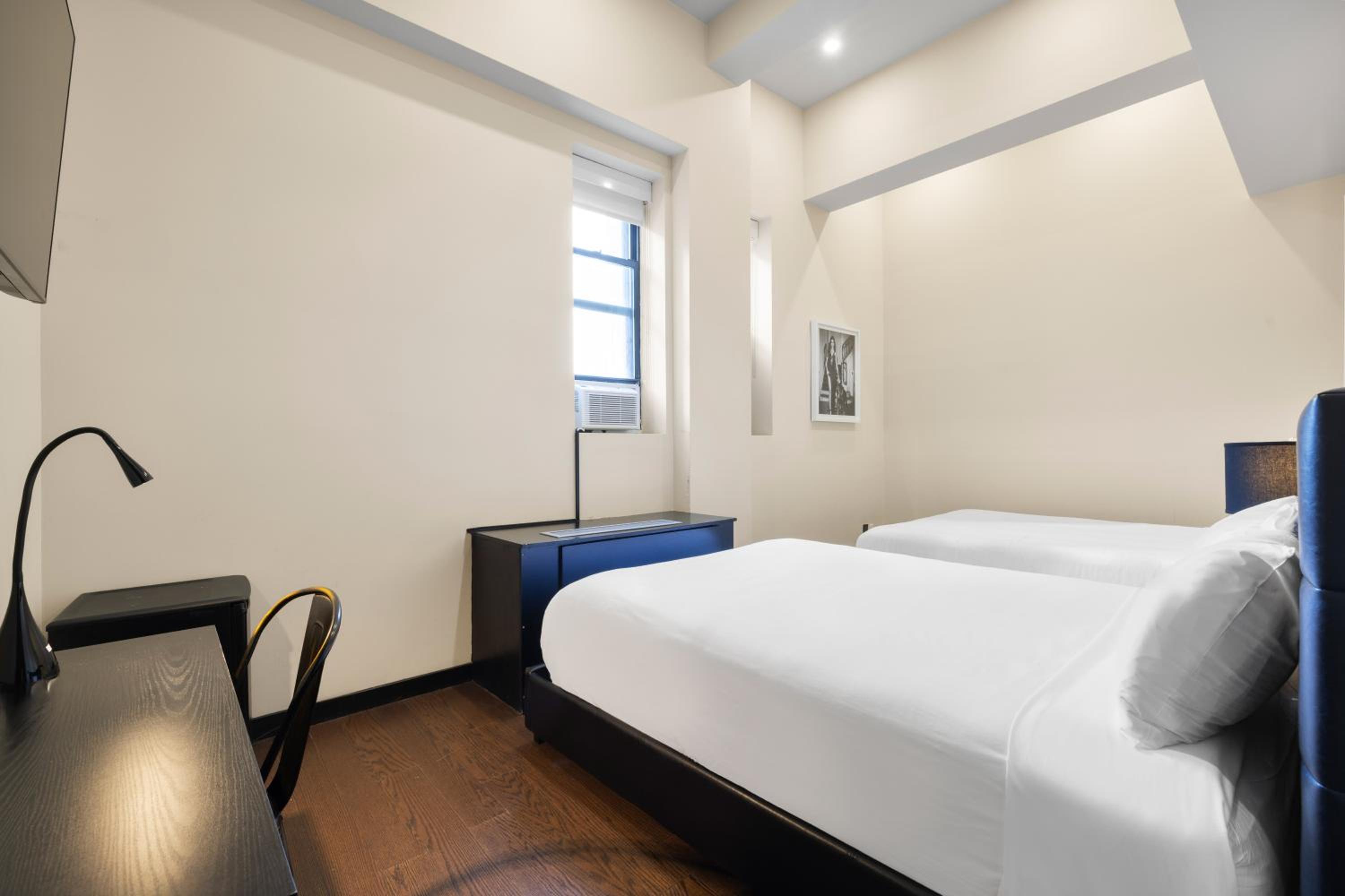 Standard King Room photo 3