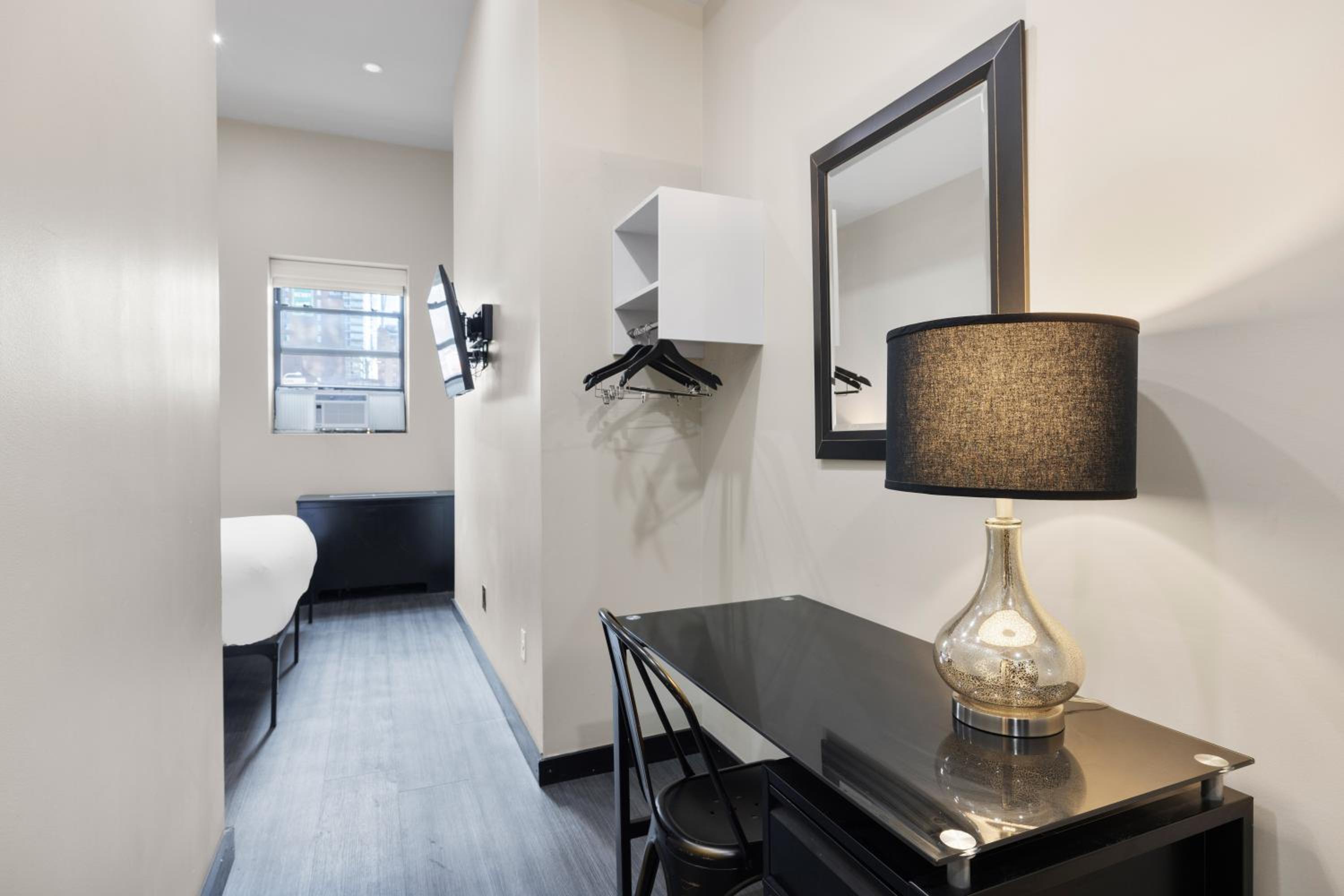 Standard King Room photo 2