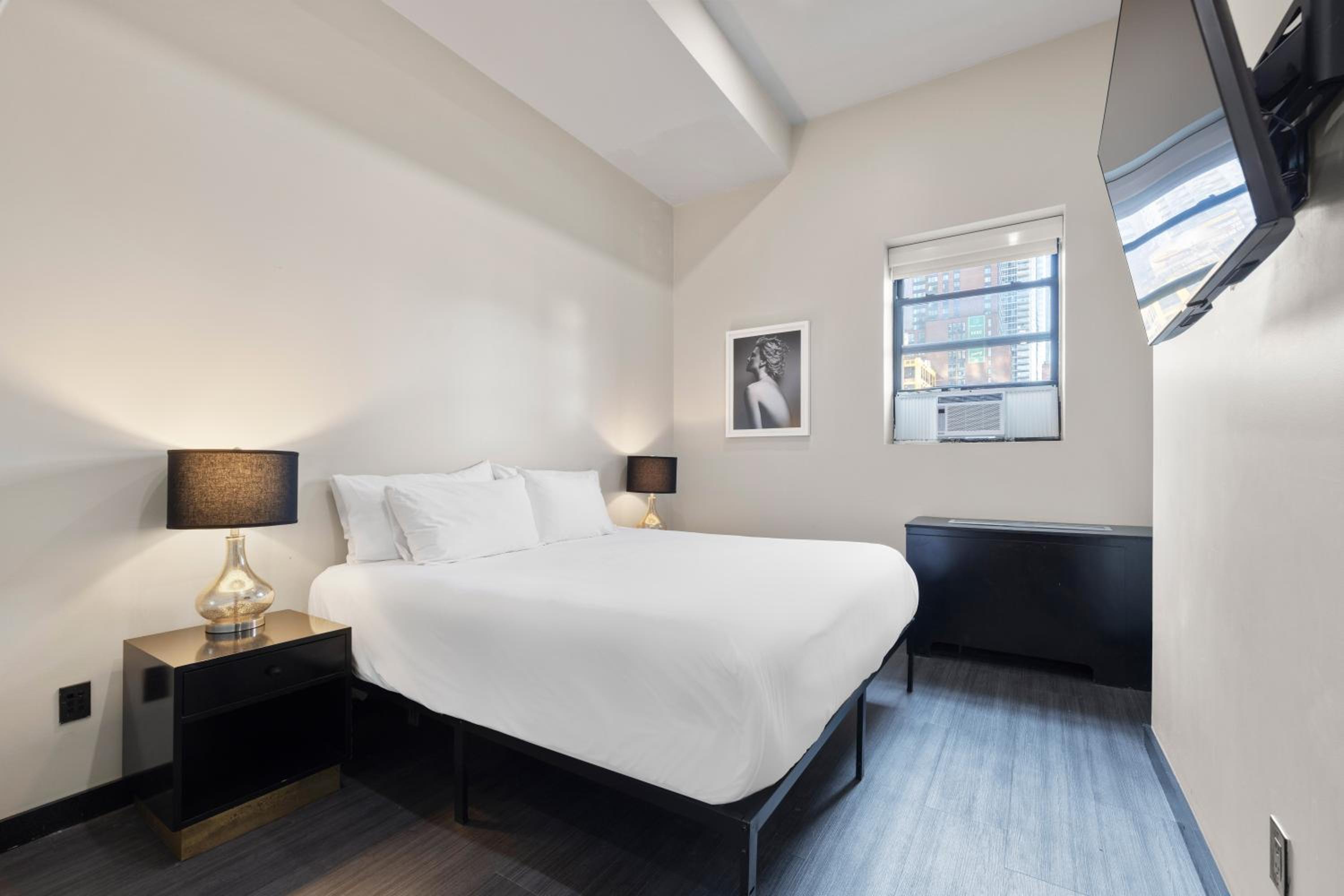Standard King Room photo 1