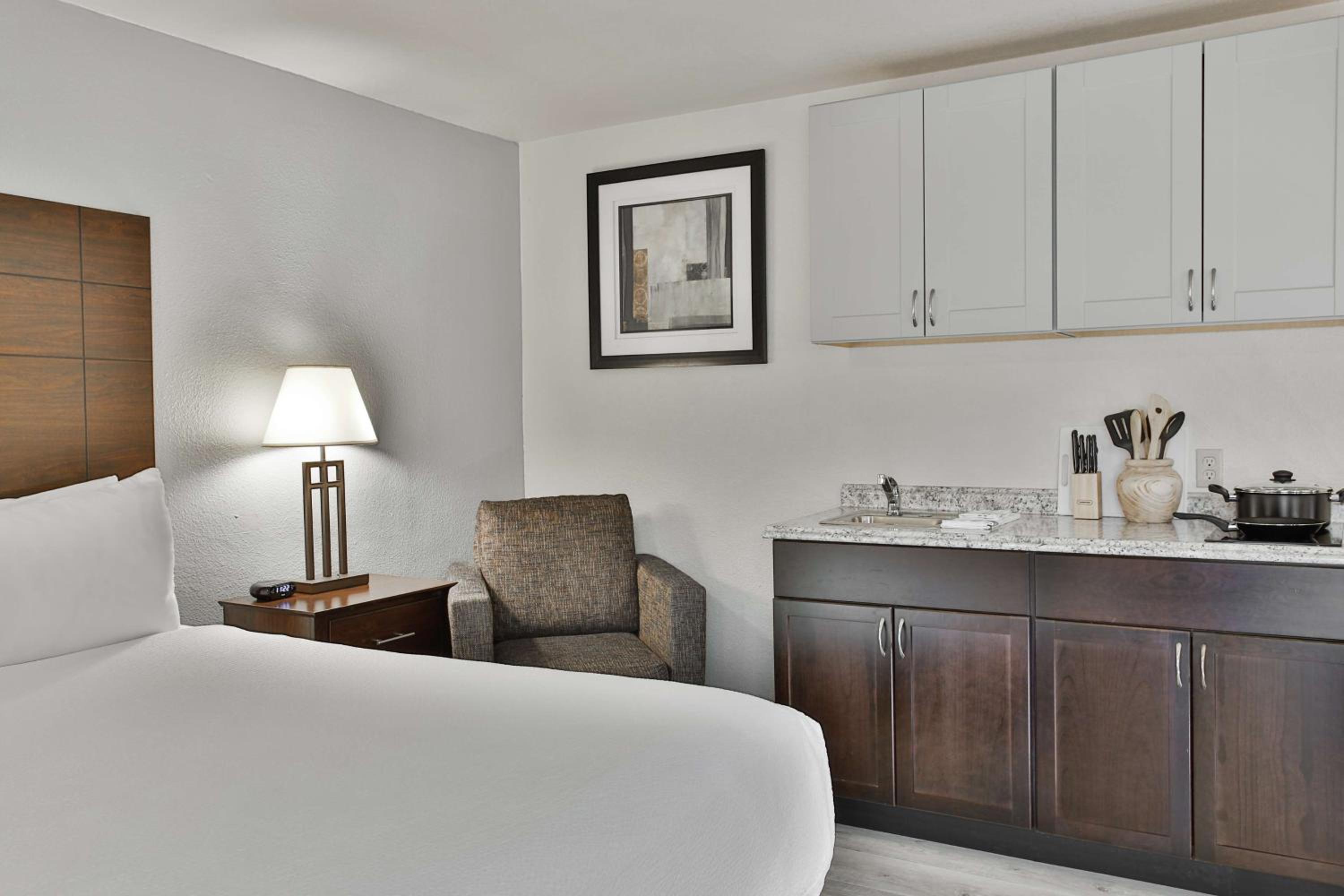 King Suite with Sofa Bed and Balcony - Non-Smoking - Photo 2