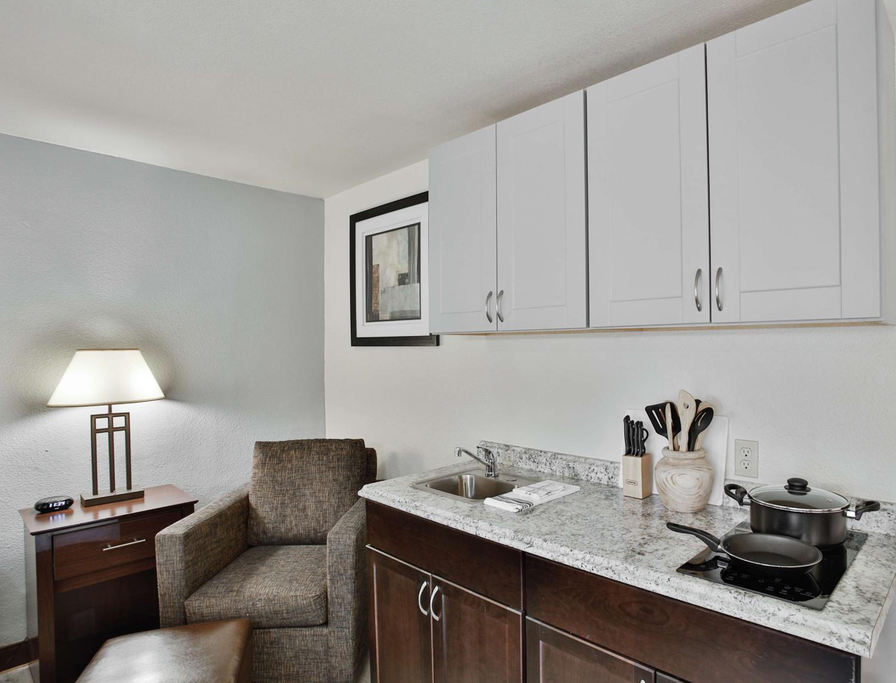 King Suite with Sofa Bed and Balcony - Non-Smoking - Photo 4