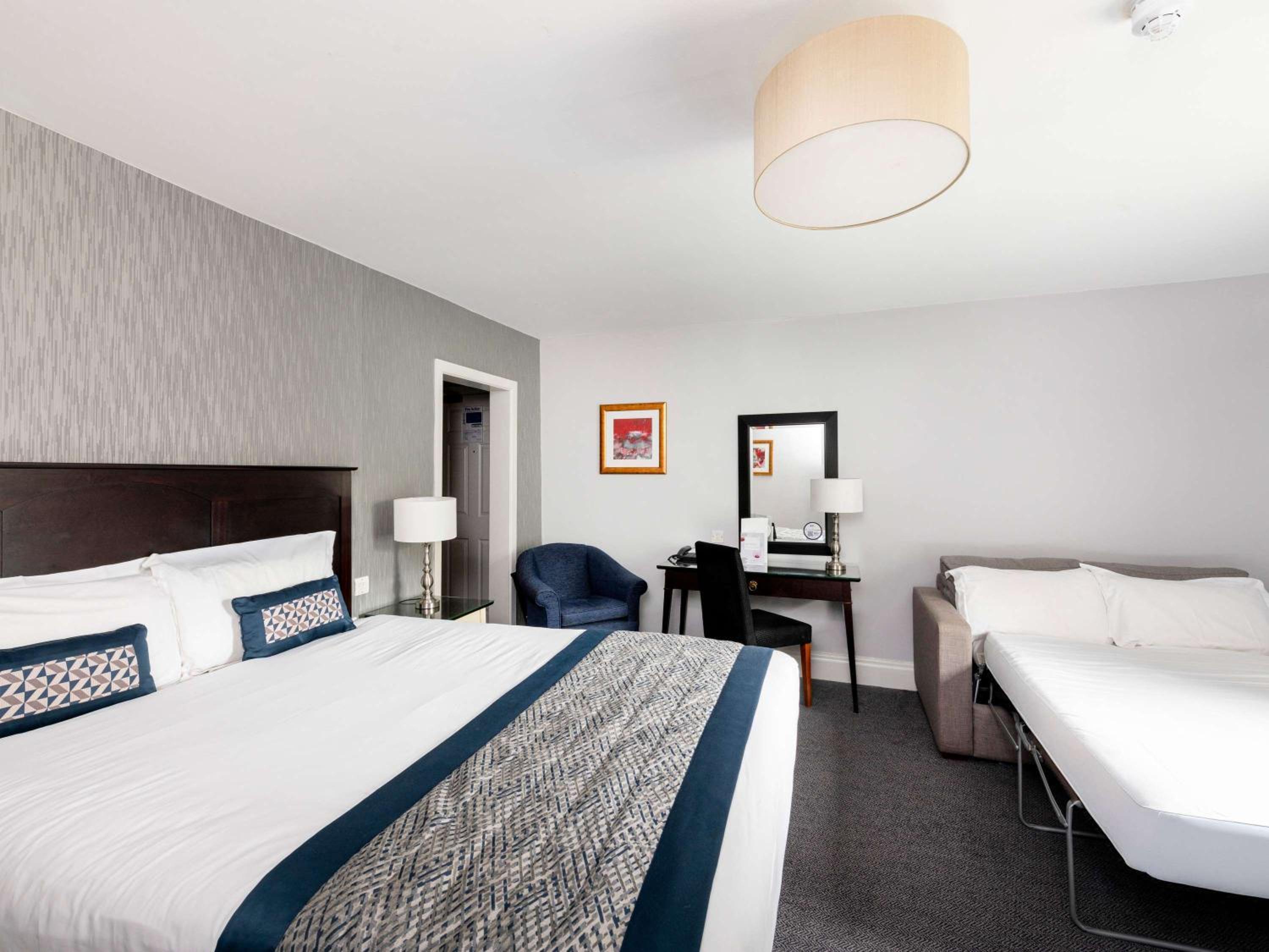 Family Room with One Double Bed and Sofa Bed - Photo 1