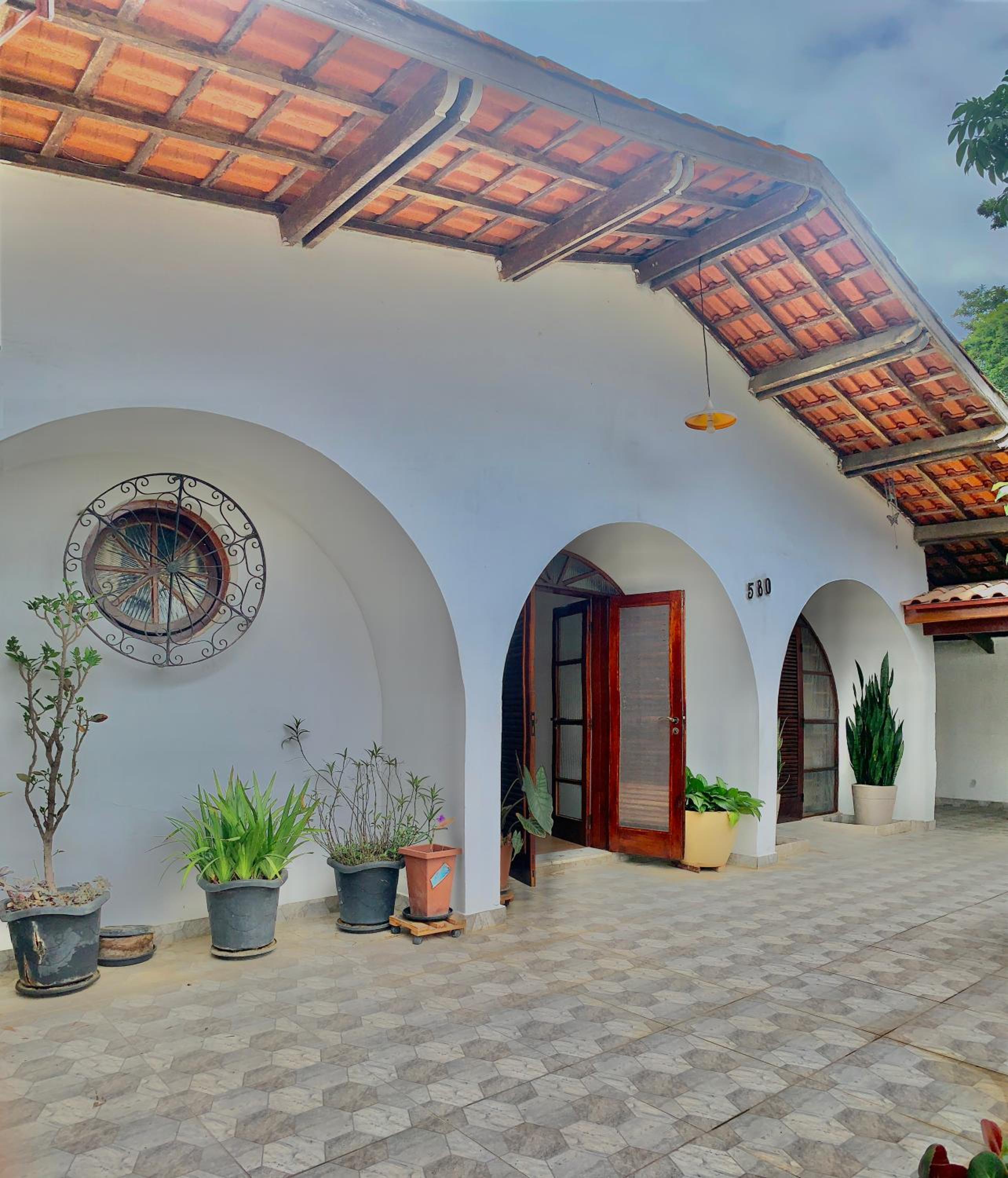 Six-Bedroom House photo 1