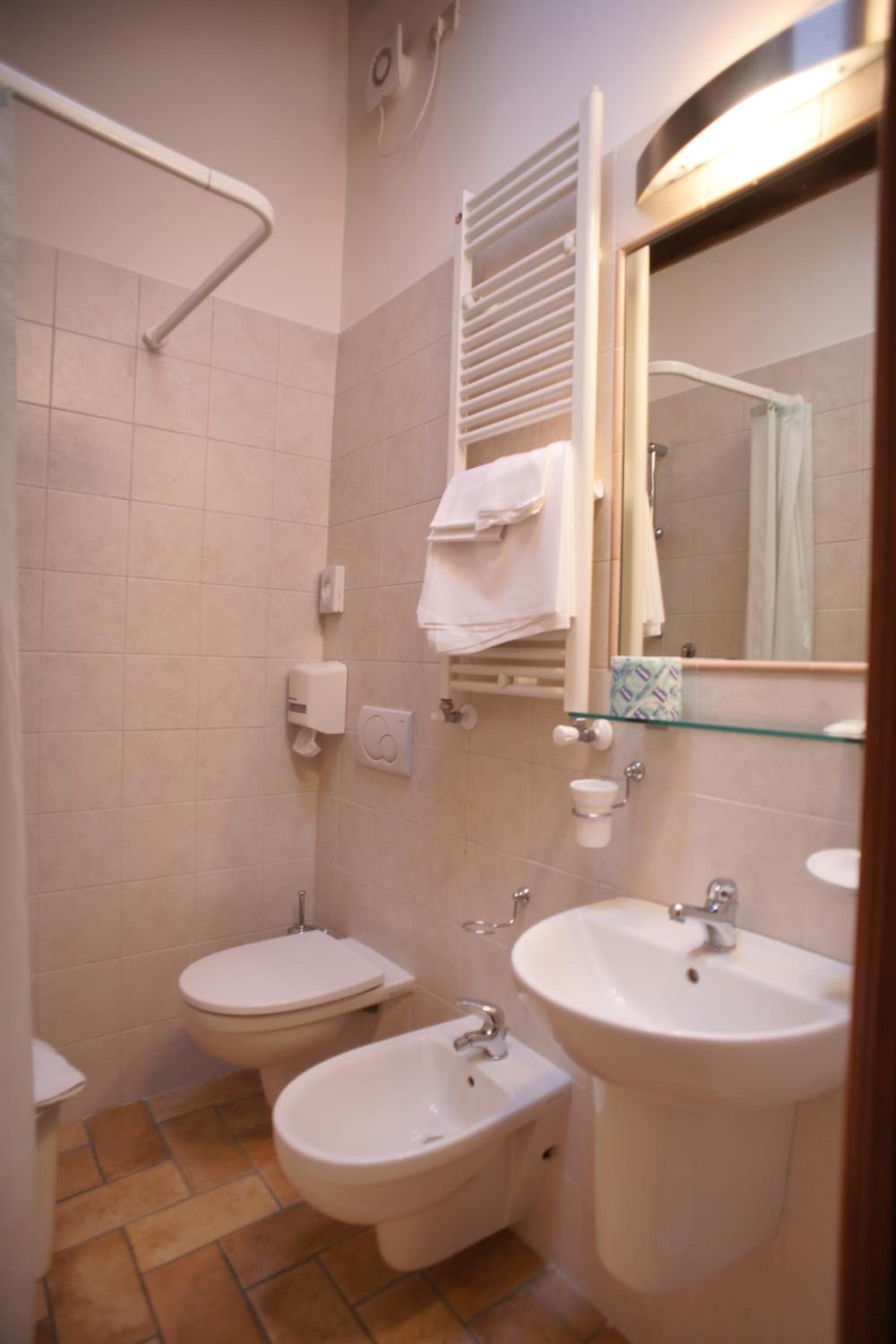 Double Room - Photo 7
