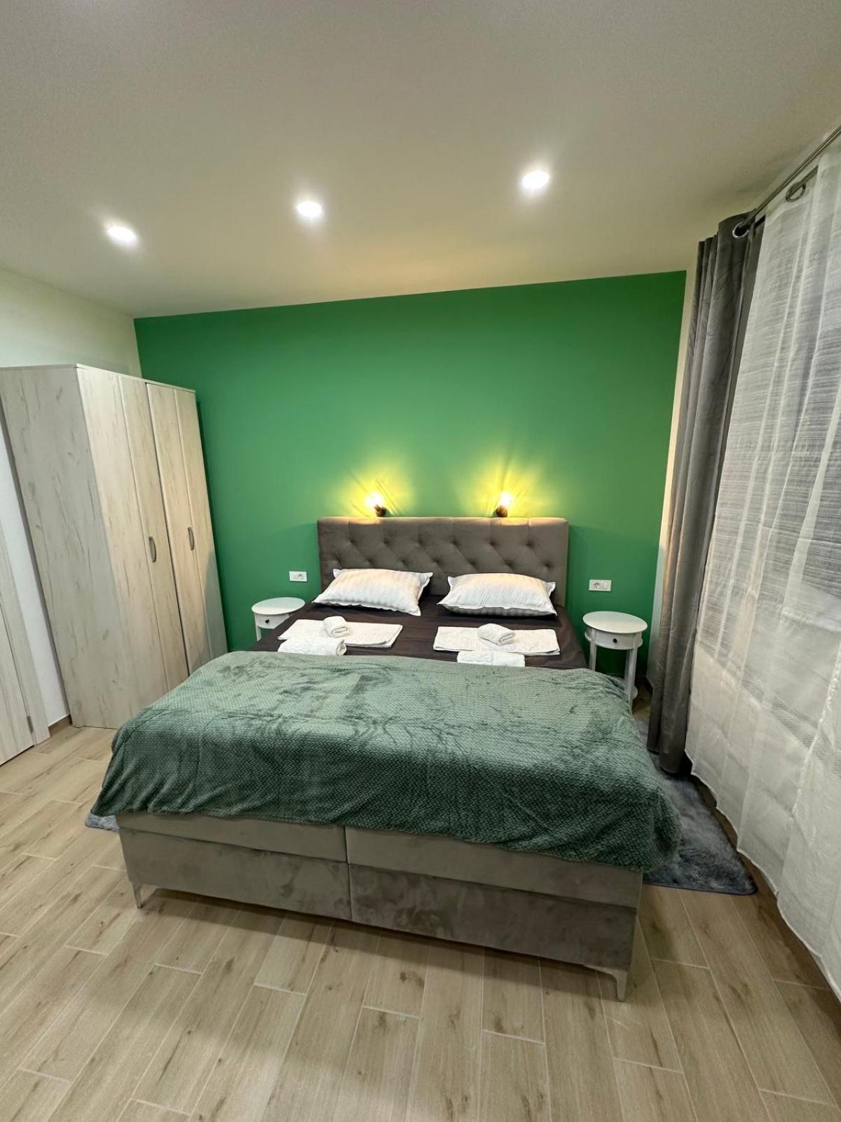 Deluxe Apartment