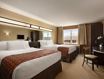 Queen Room with Two Queen Beds - Non-Smoking - Photo 4