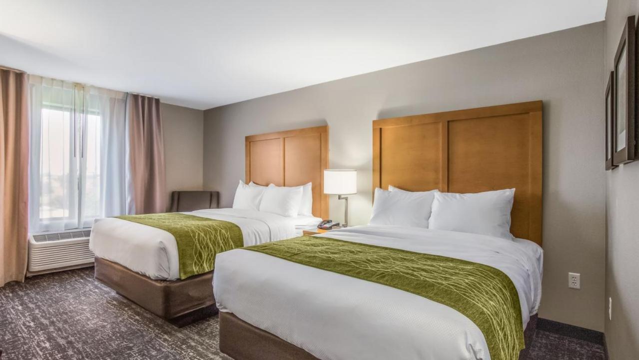 Standard Queen Room with Two Queen Beds - Non-Smoking - Photo 1