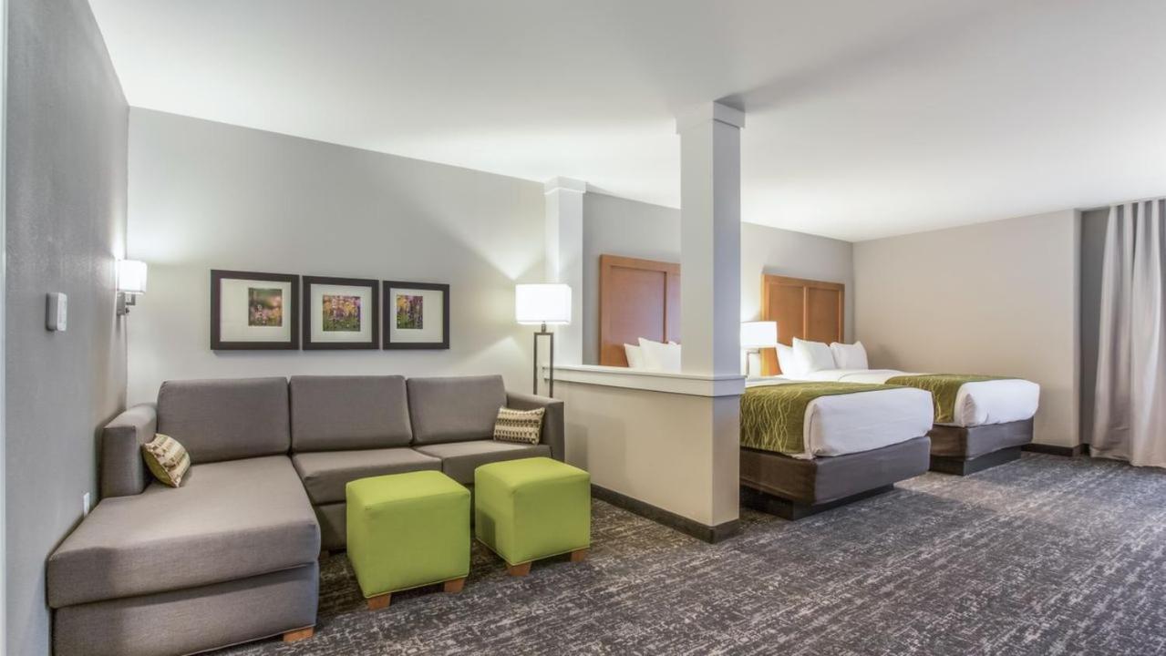 Queen Suite with Two Queen Bed - Non-Smoking - Photo 1
