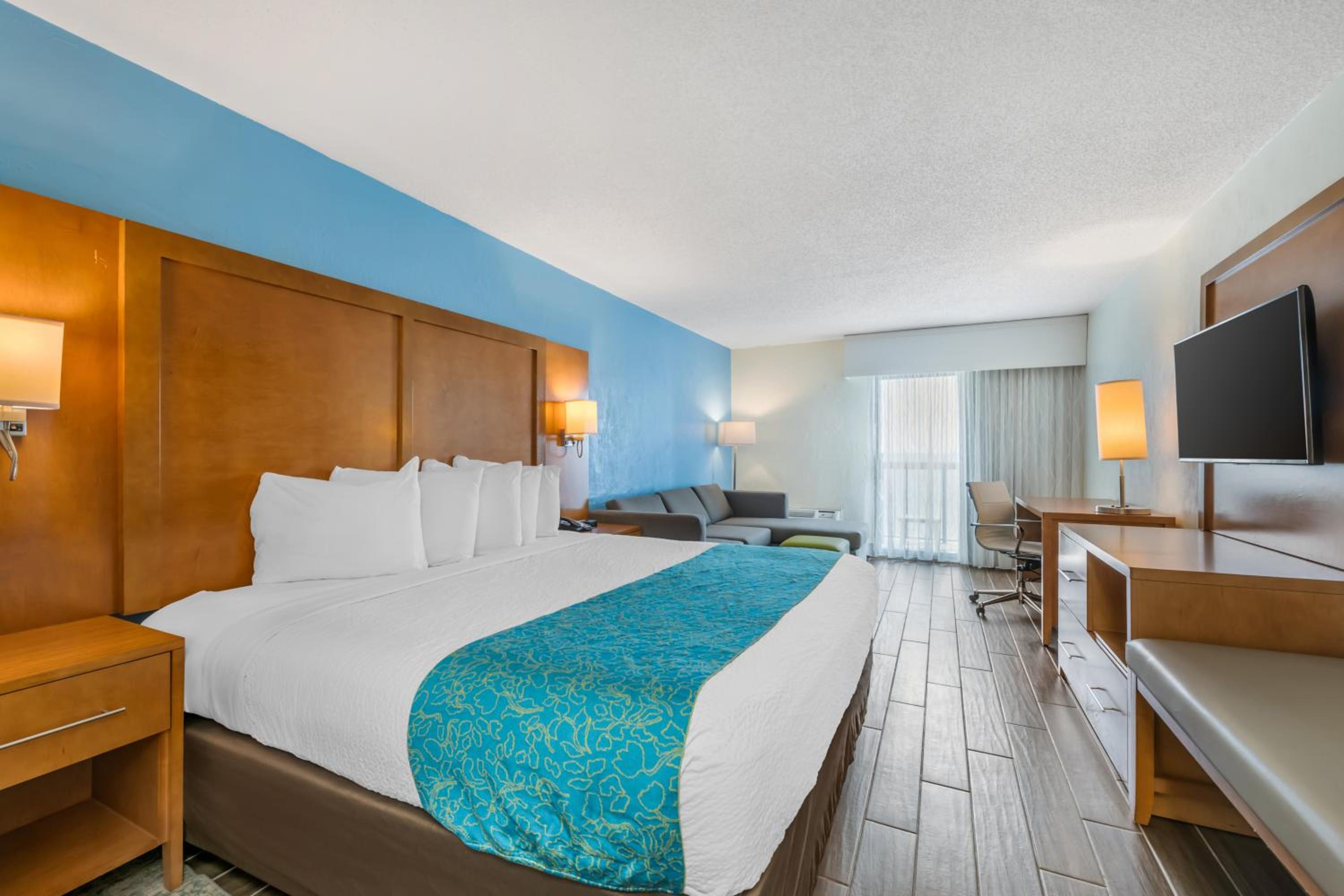 Deluxe King Oceanfront - Photo 1
