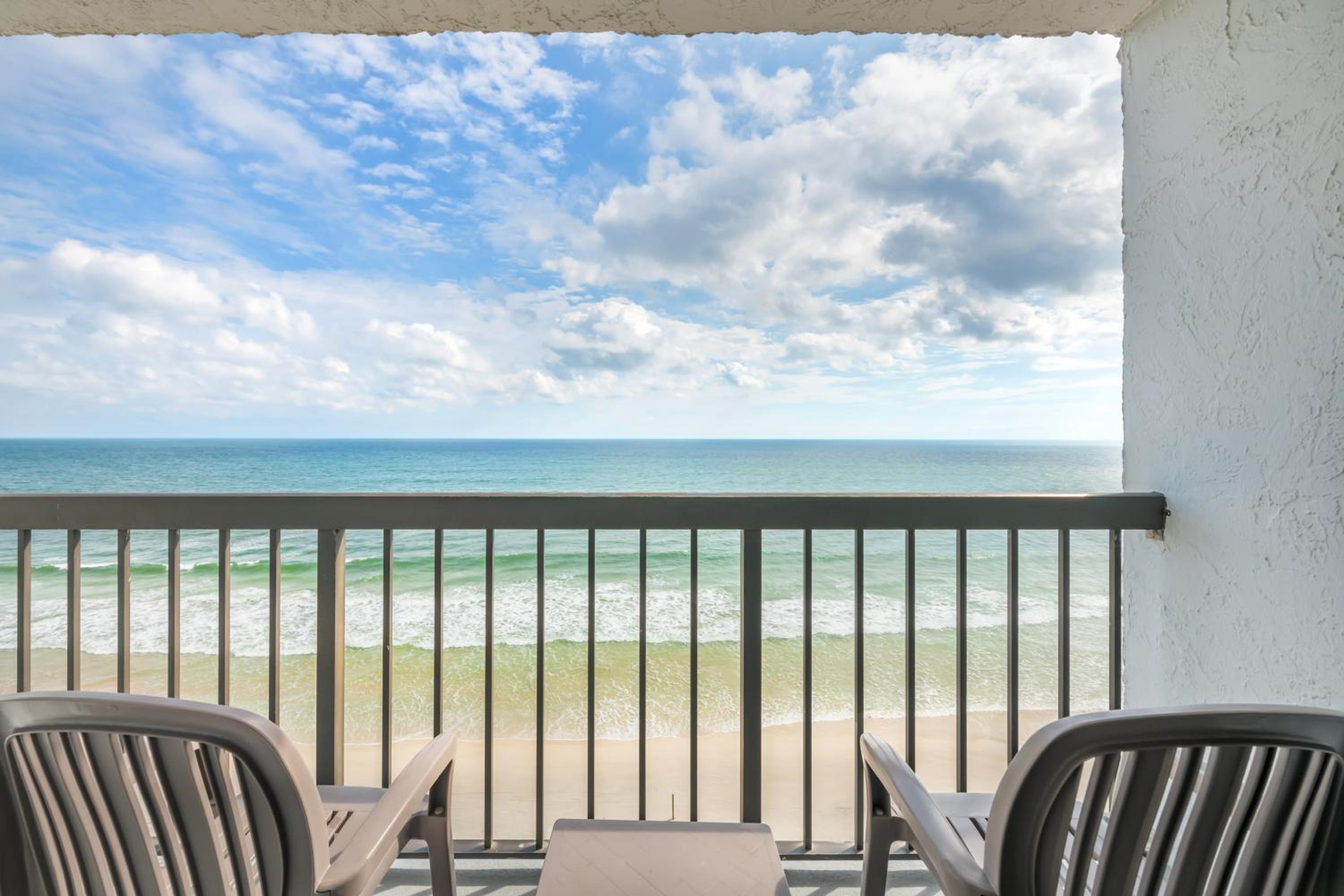 Deluxe Queen Room with Two Queen Beds - Ocean Front - Photo 9