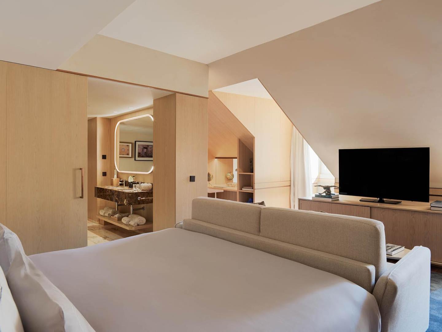 Grand Studio Suite (Non Smoking)