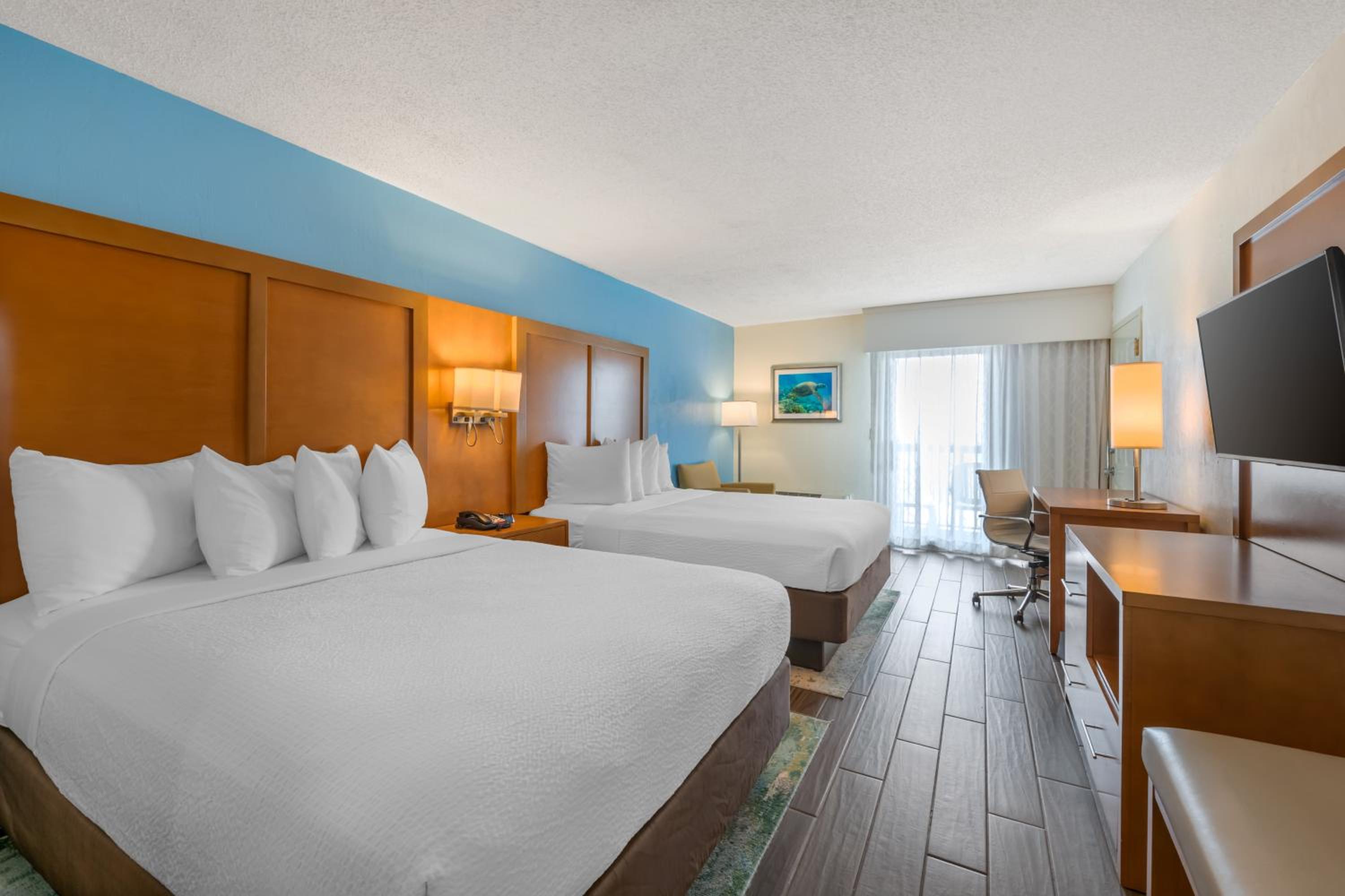 Deluxe Queen Room with Two Queen Beds - Ocean Front - Photo 5
