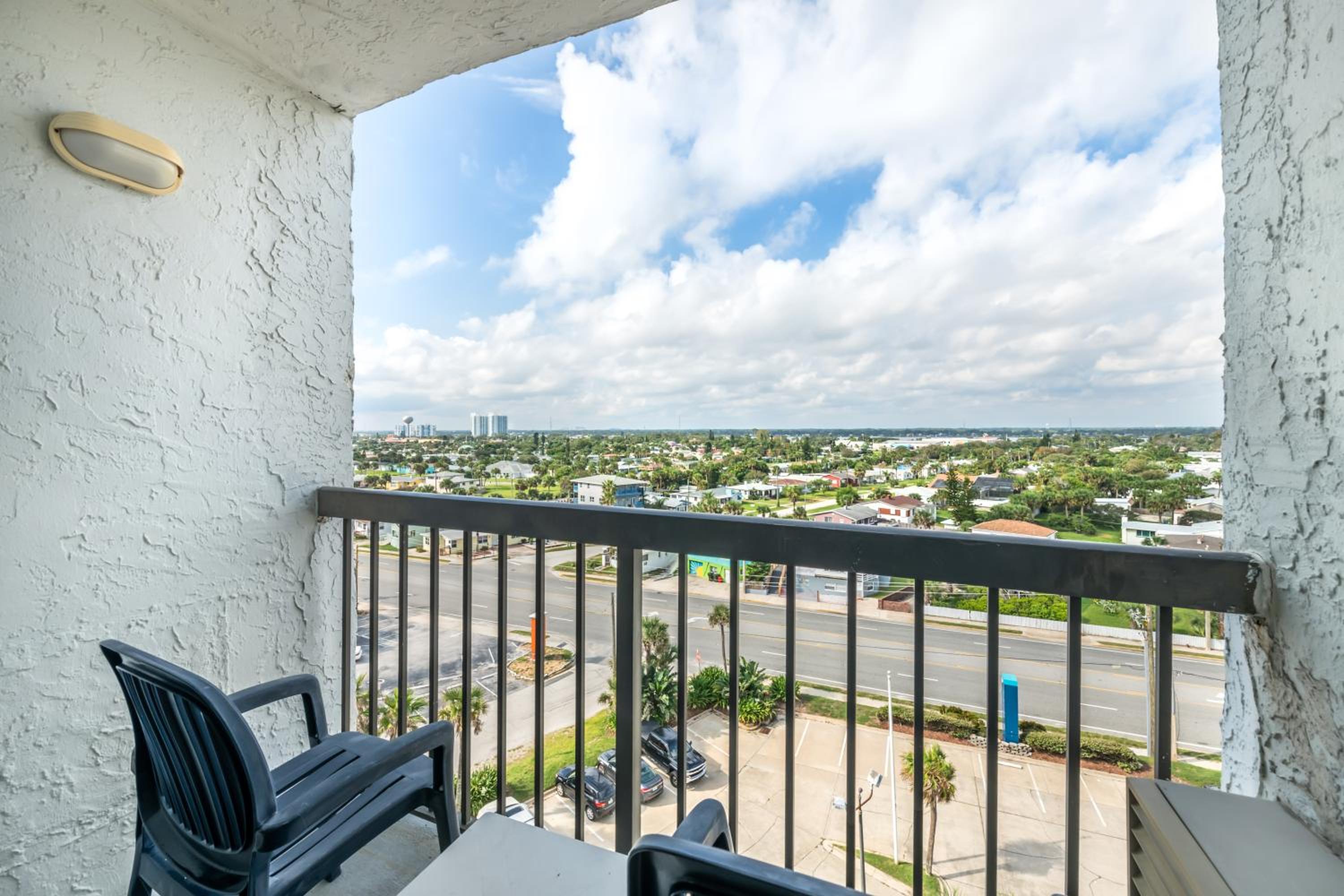 One-Bedroom Apartment with Sunset View - Photo 6