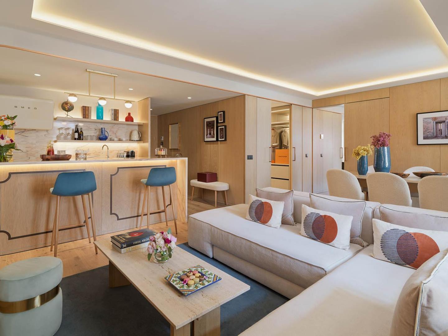 One-Bedroom Suite - Photo 6
