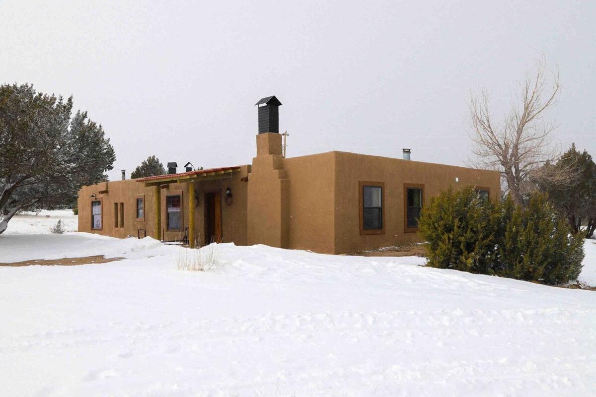 Three-Bedroom House photo 3