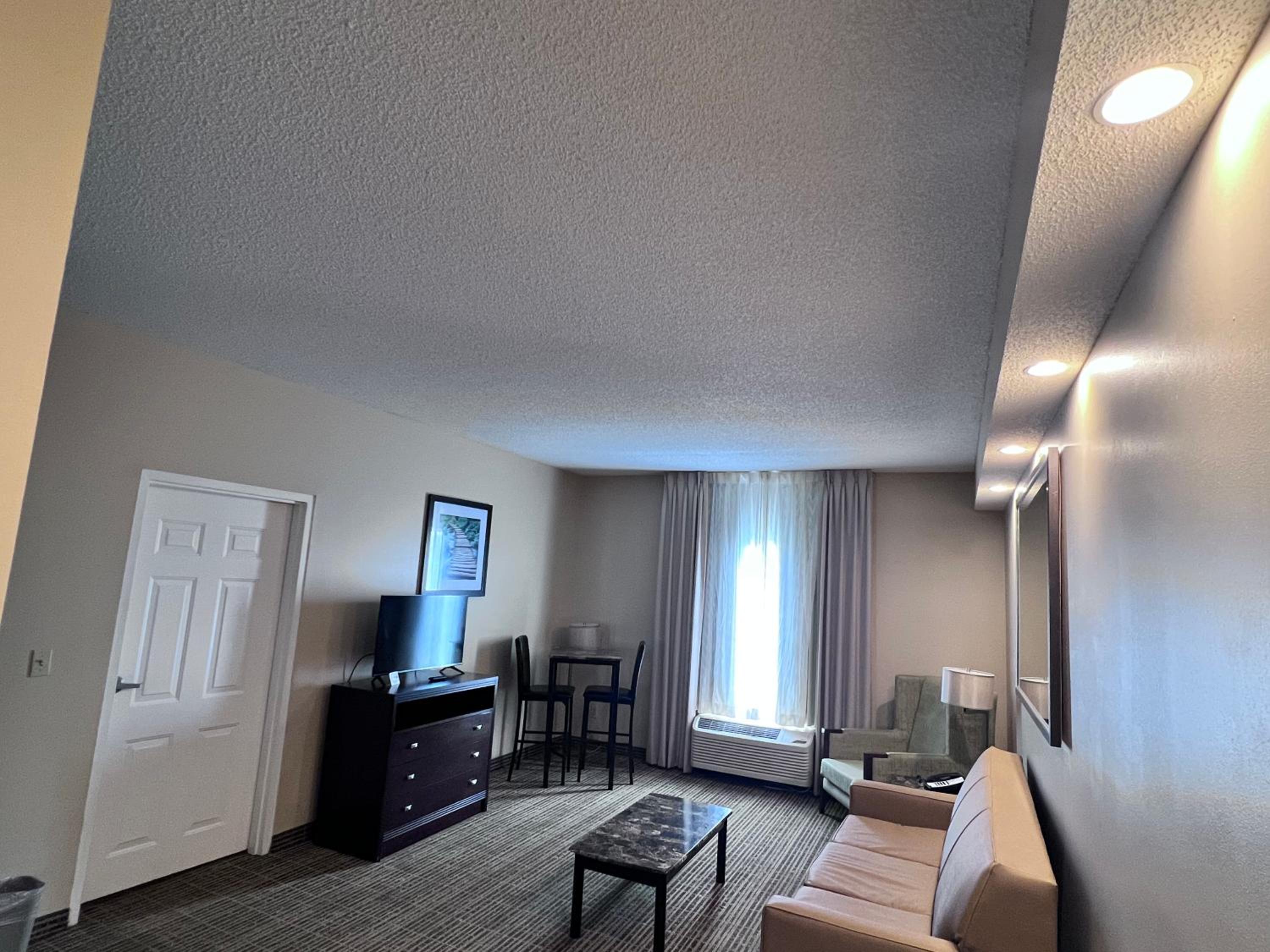 King Suite with Sofa Bed - Non Smoking - Photo 1