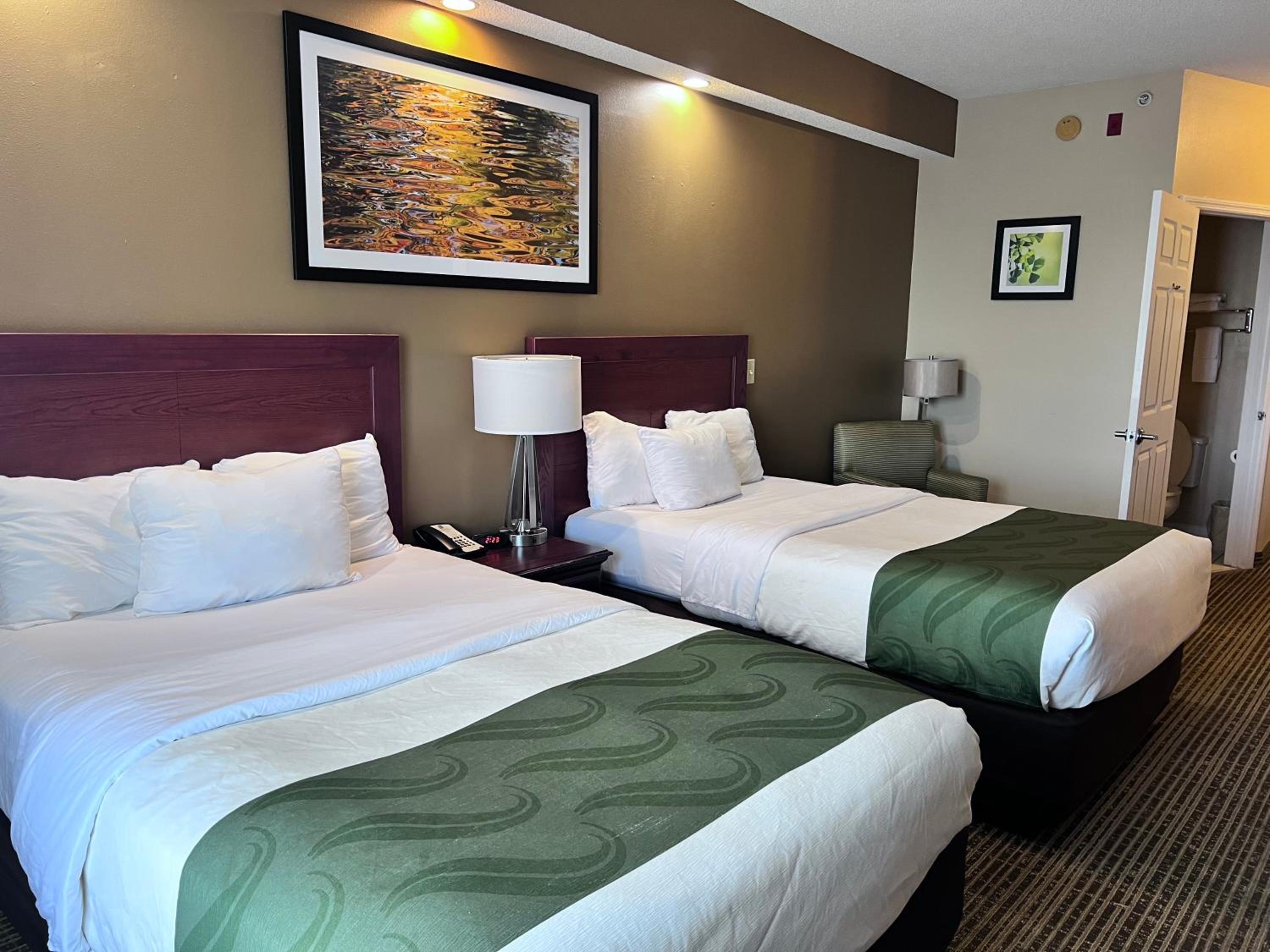 Double Room with Two Double Beds - Accessible/Non-Smoking - Photo 2