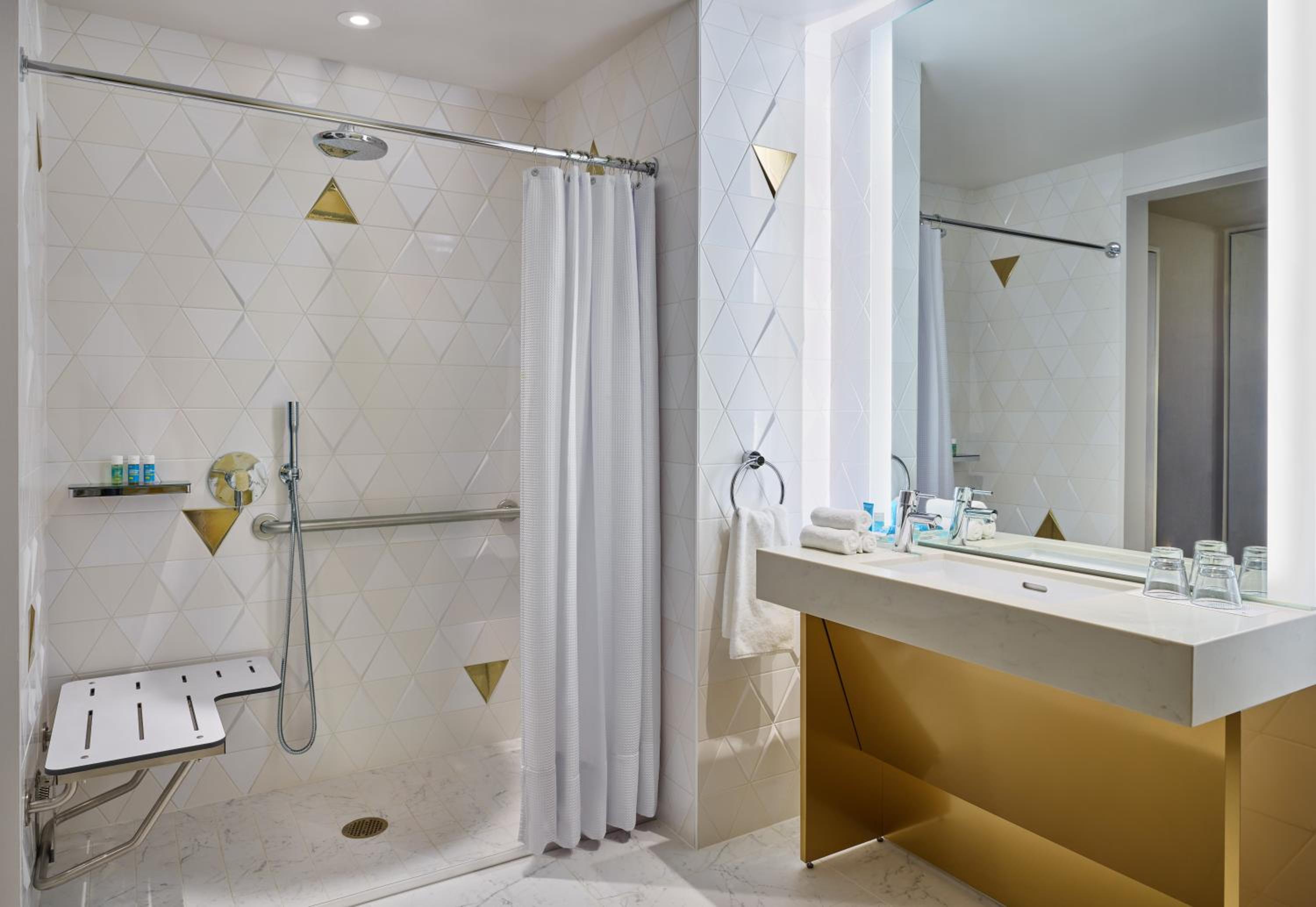 Corner King Studio Suite with Limited View - Mid Floor/Hearing Accessible - Photo 2