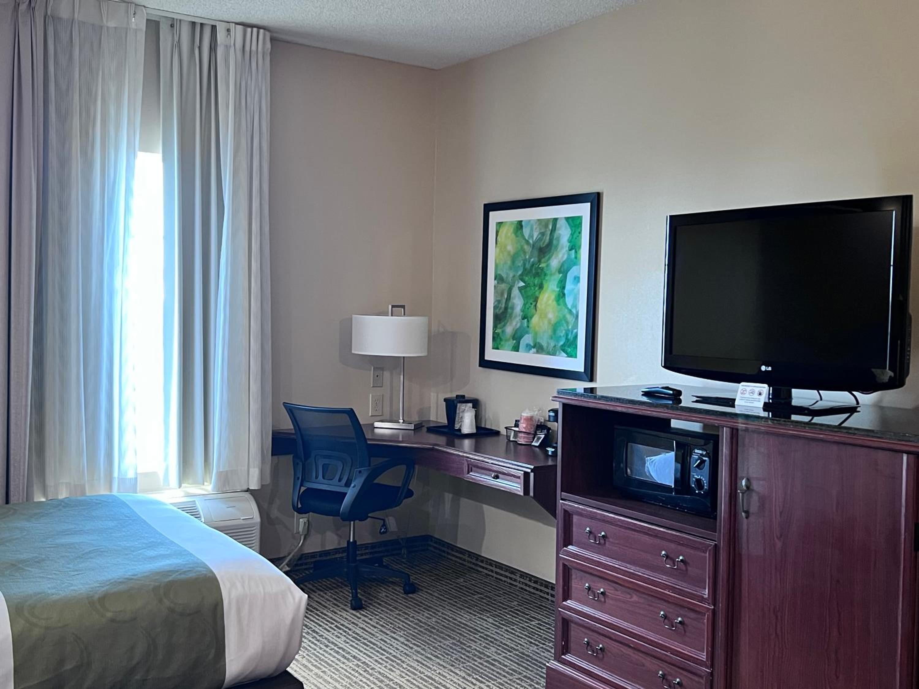 Quadruple Room with Roll-In Shower - Disability Access/Non Smoking photo 2
