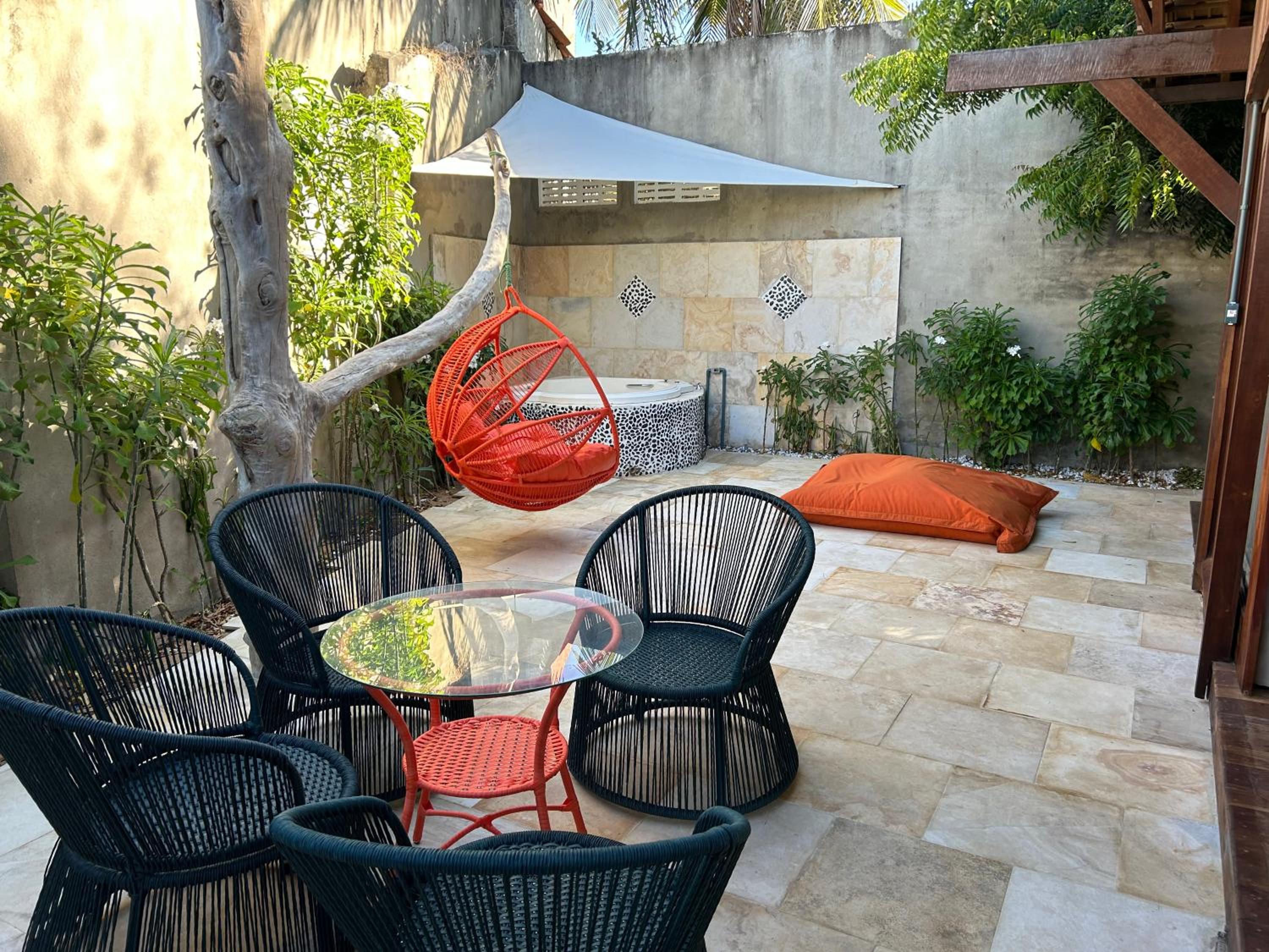 Suite with Hot Tub photo 2