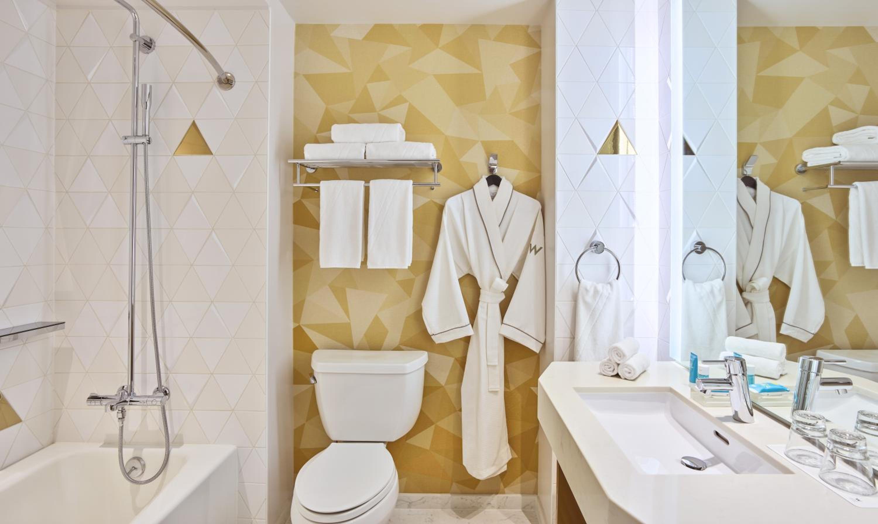 Standard Double Room with Two Double Beds - Hearing Accessible - Photo 6
