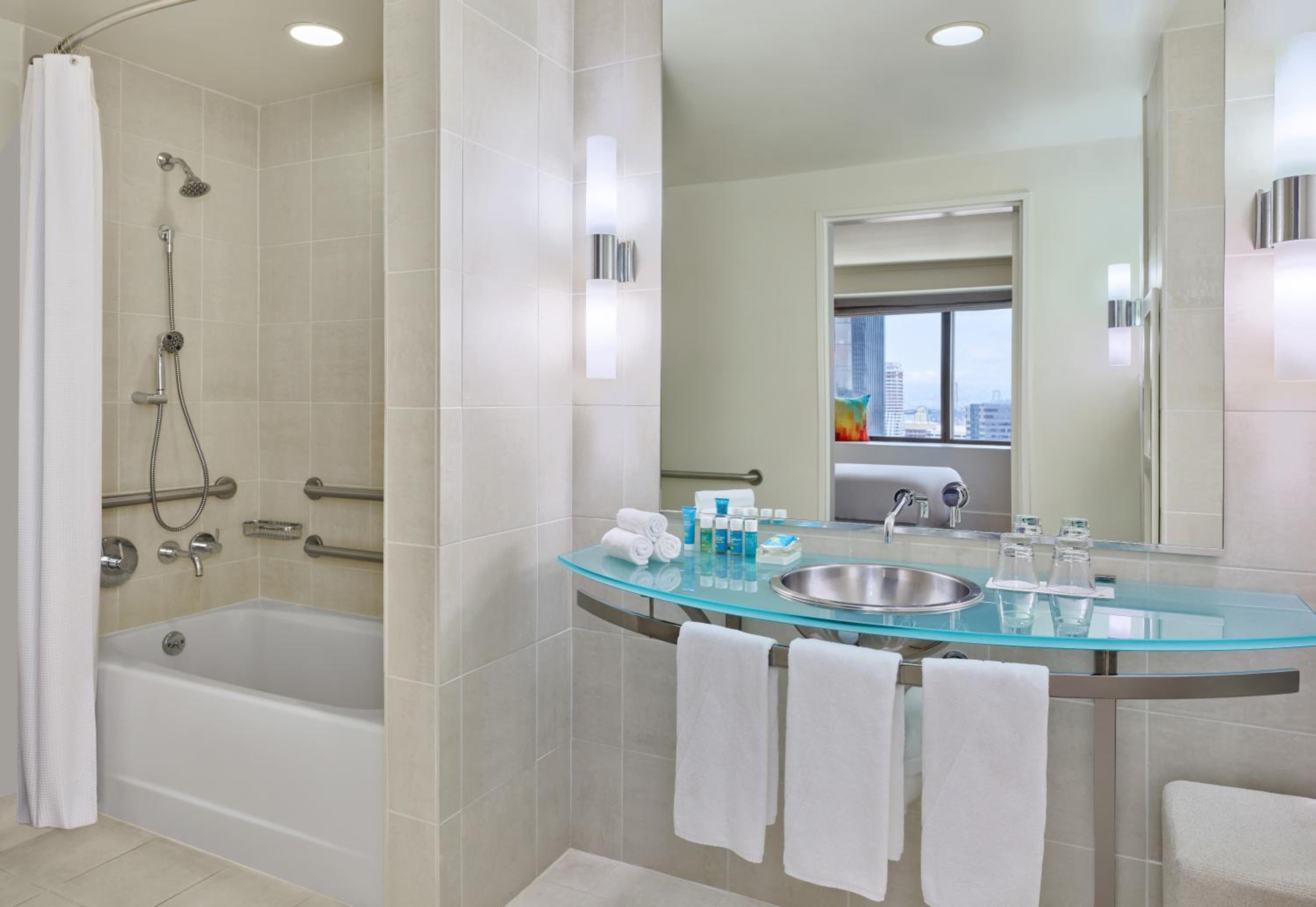 One-Bedroom Urban King Suite with Tub and City View - Mobility and Hearing Accessible