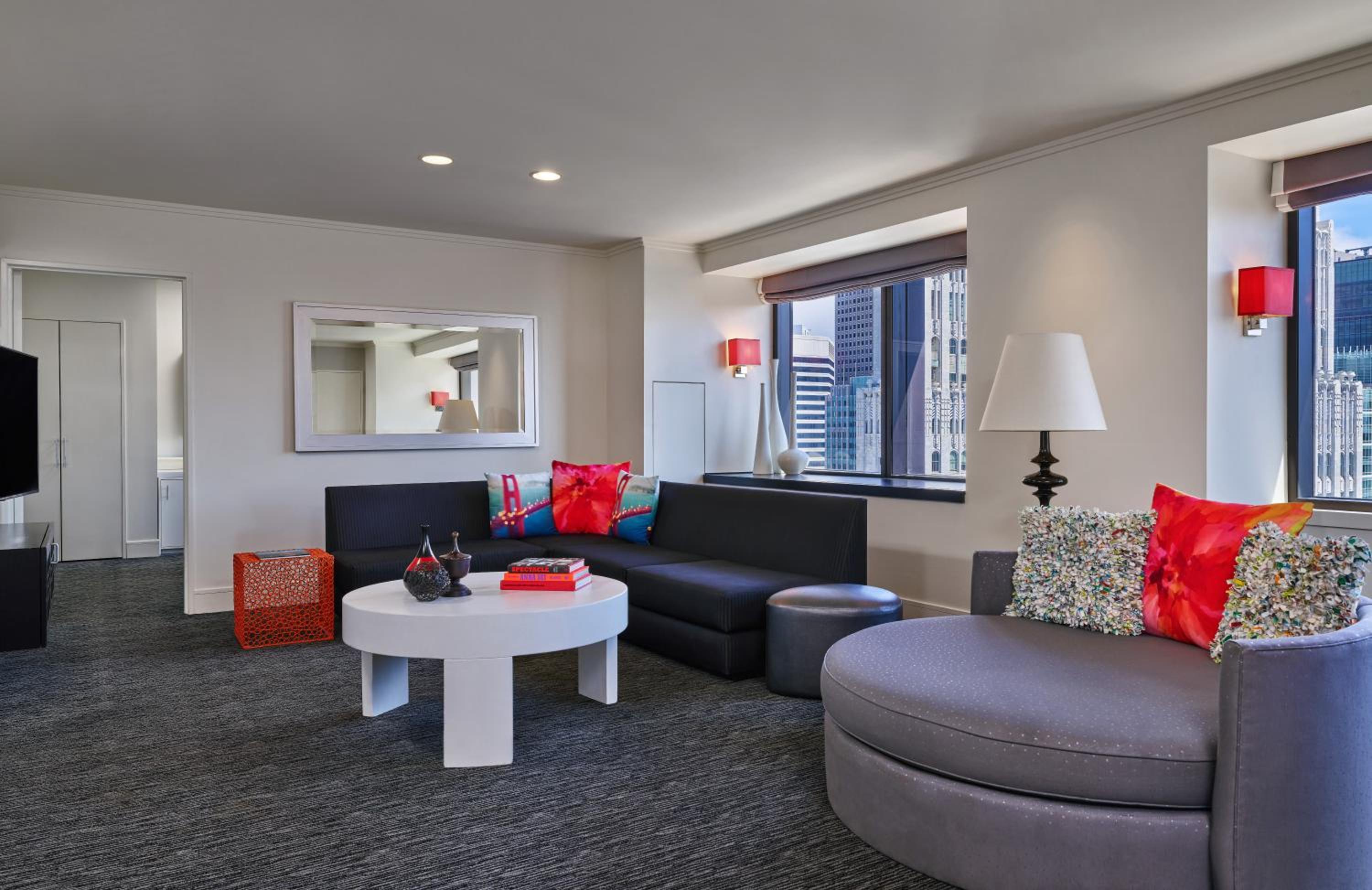 One-Bedroom Urban King Suite with Tub and City View - Mobility and Hearing Accessible