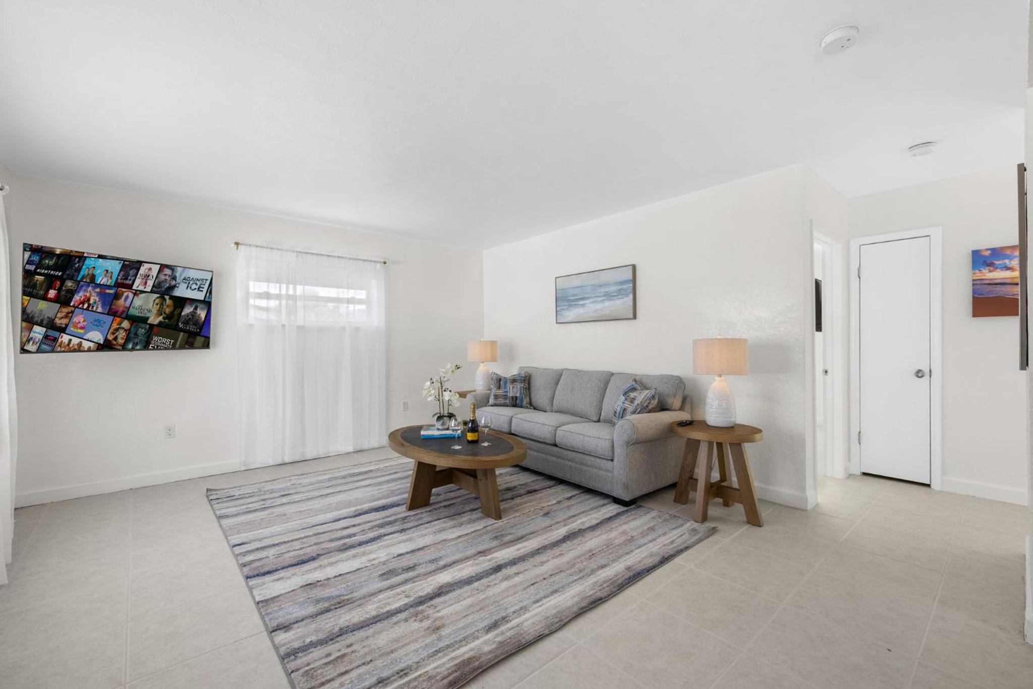 Deluxe One-Bedroom Apartment photo 1